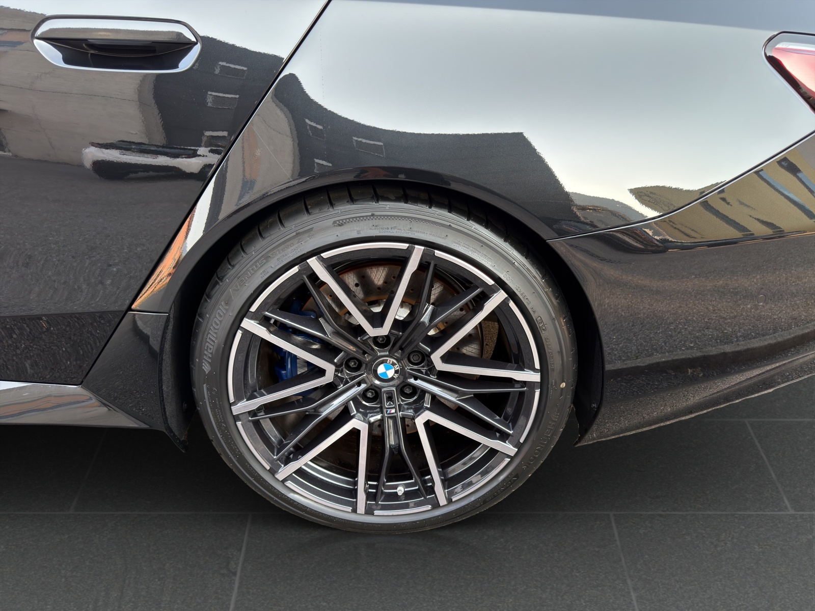 BMW M5 xDrive Touring-image-9