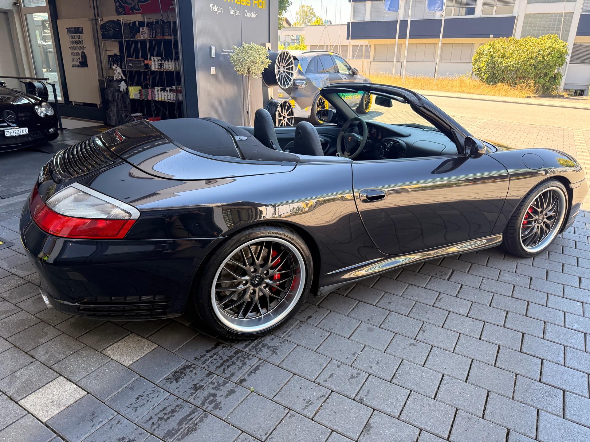 PORSCHE 911 Carrera 4 S Cabrio-image-9