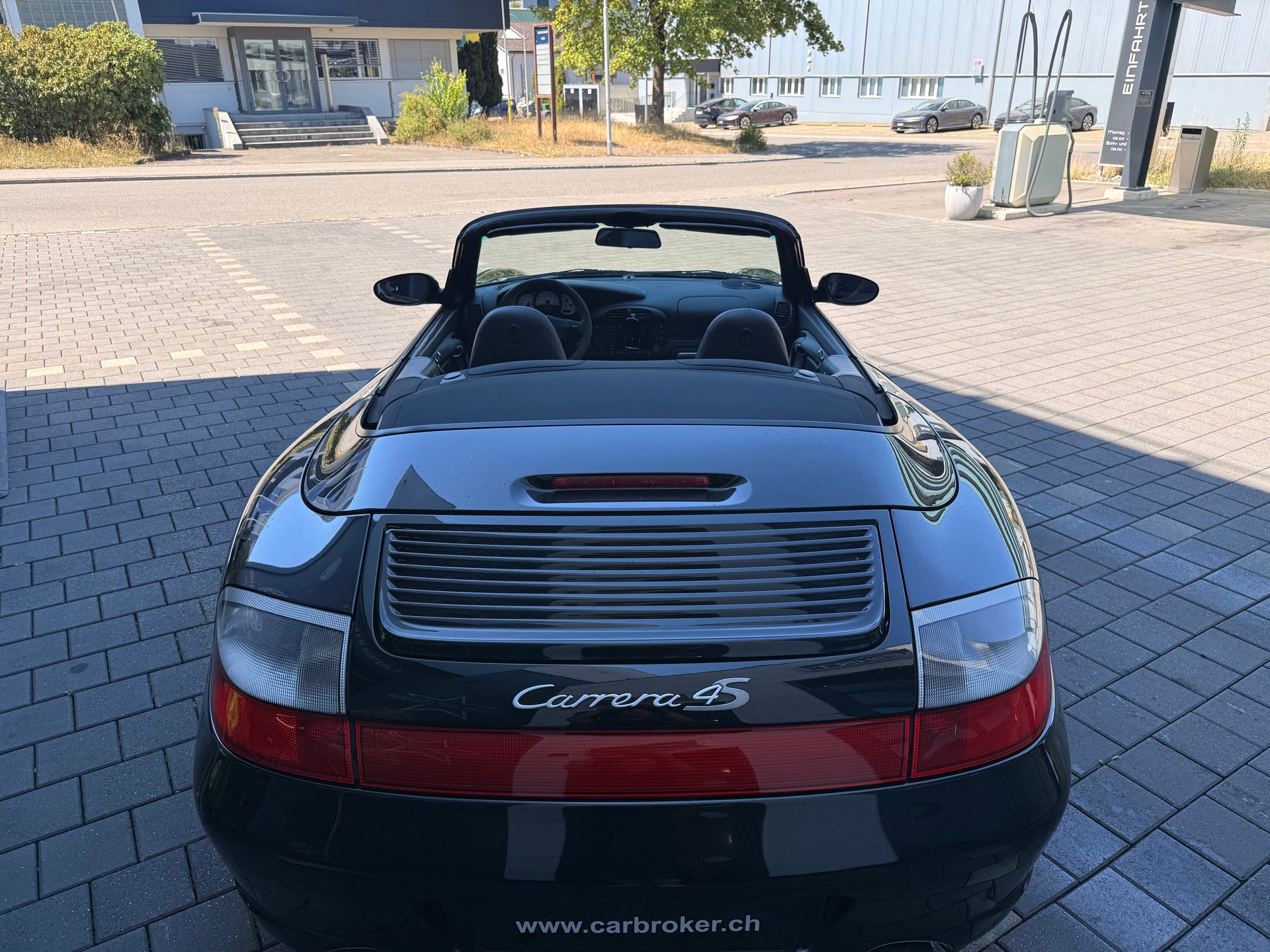 PORSCHE 911 Carrera 4 S Cabrio-image-10