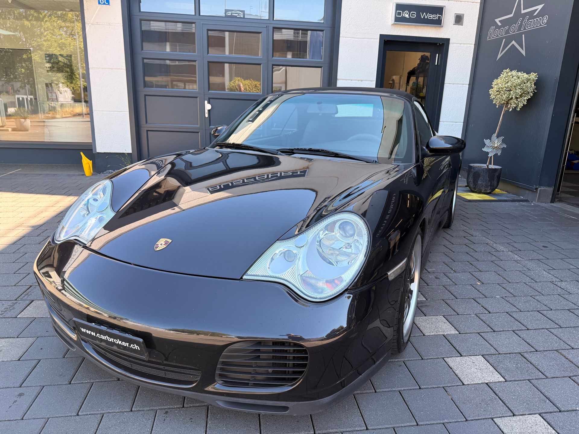 PORSCHE 911 Carrera 4 S Cabrio-image-2