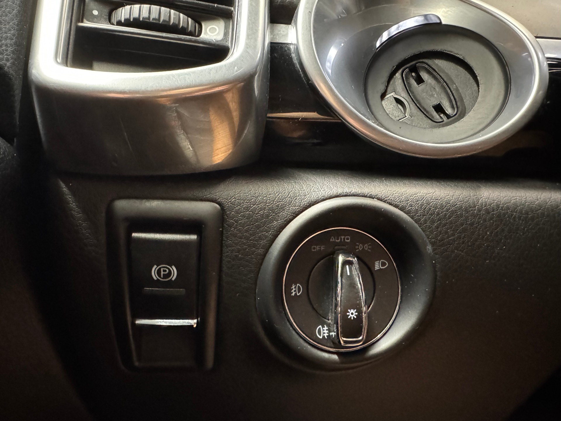 PORSCHE Cayenne S E-Hybrid (38)-image-20