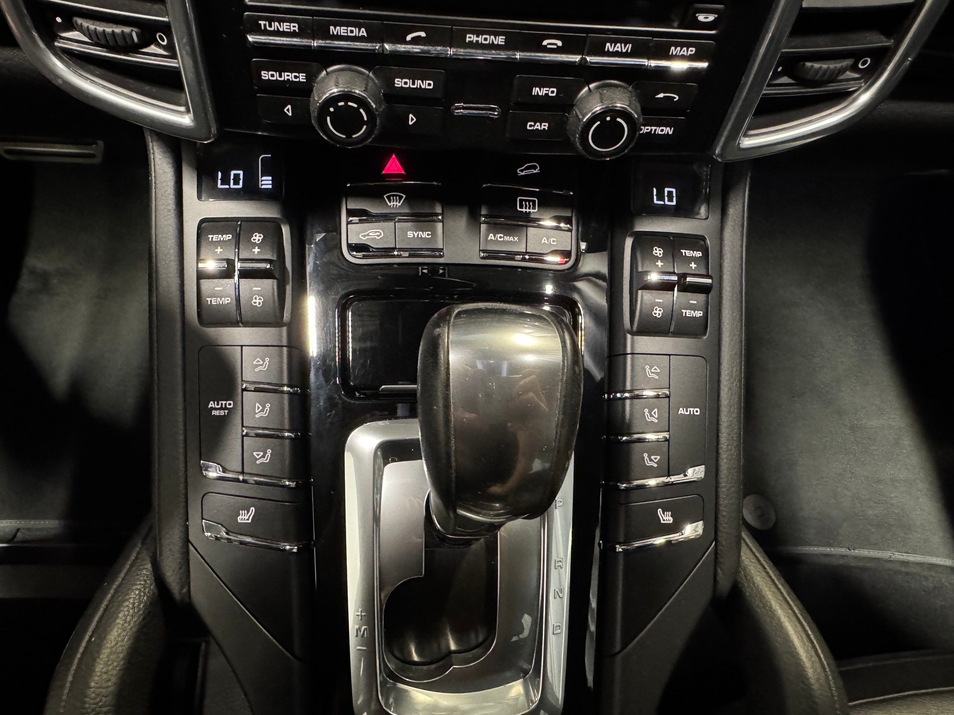 PORSCHE Cayenne S E-Hybrid (38)-image-17