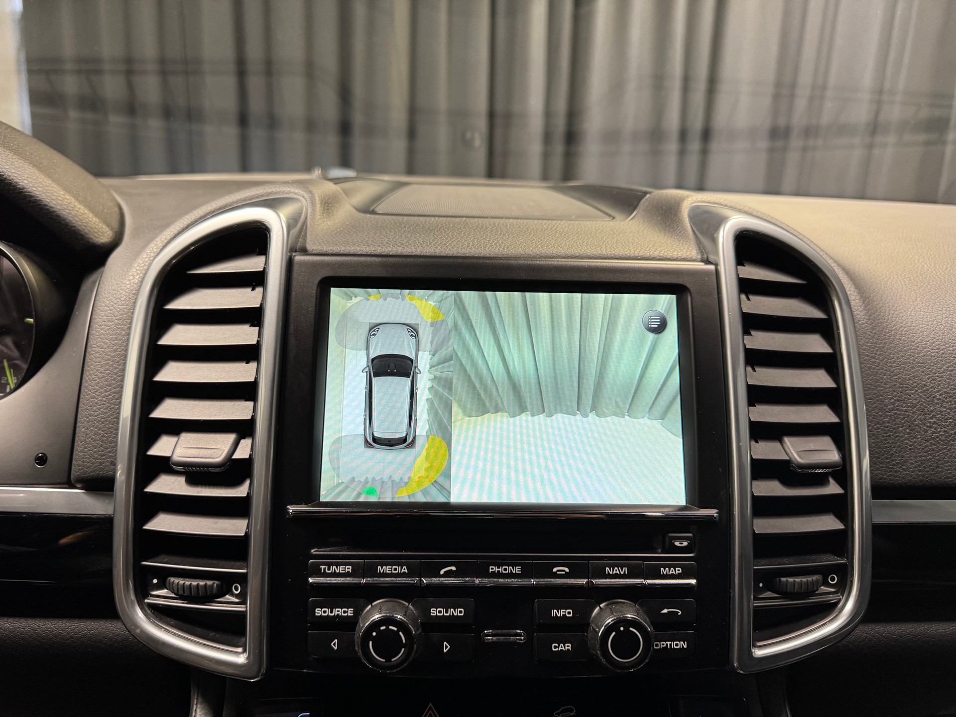 PORSCHE Cayenne S E-Hybrid (38)-image-15