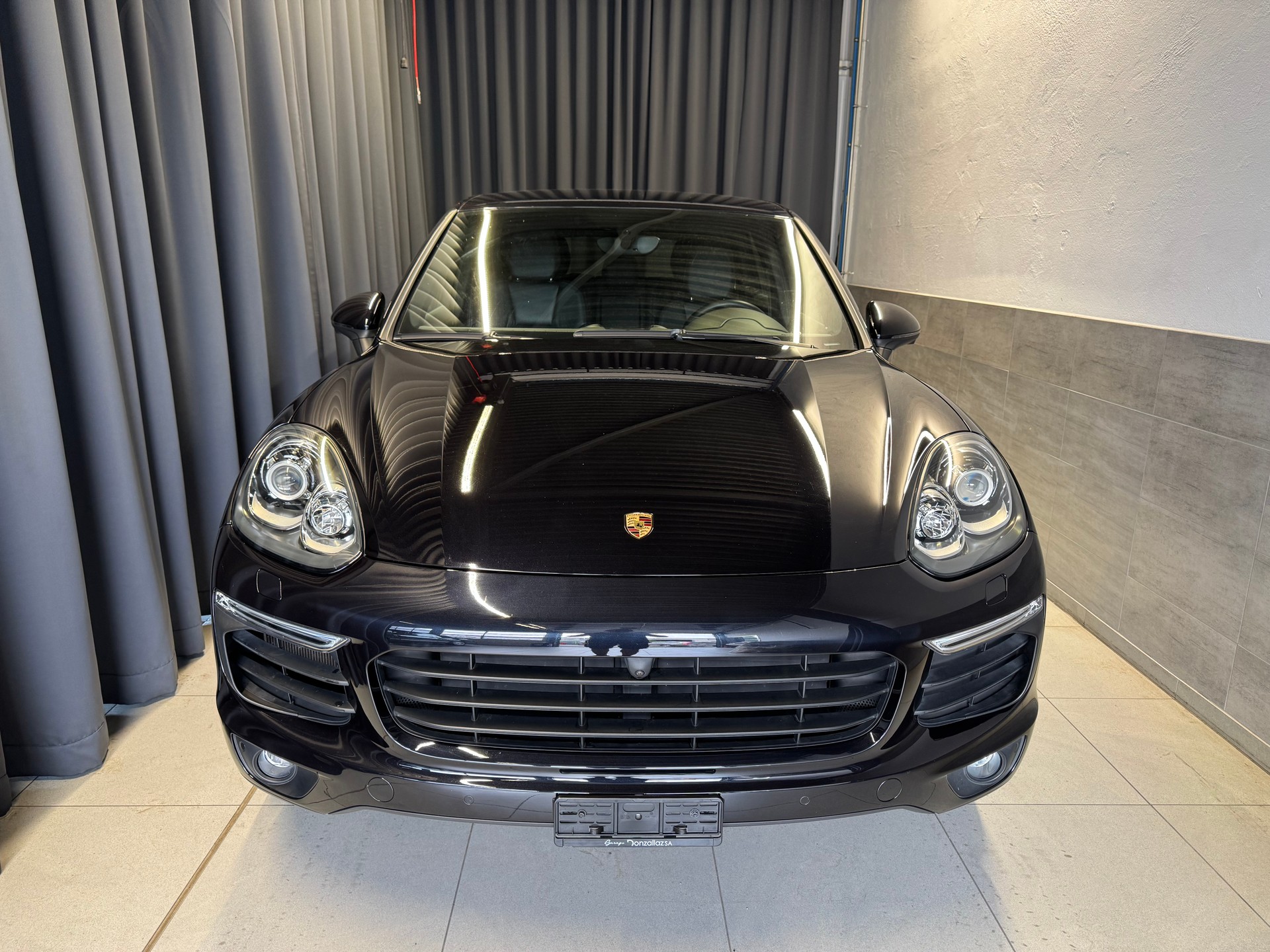 PORSCHE Cayenne S E-Hybrid (38)-showroom-element-1