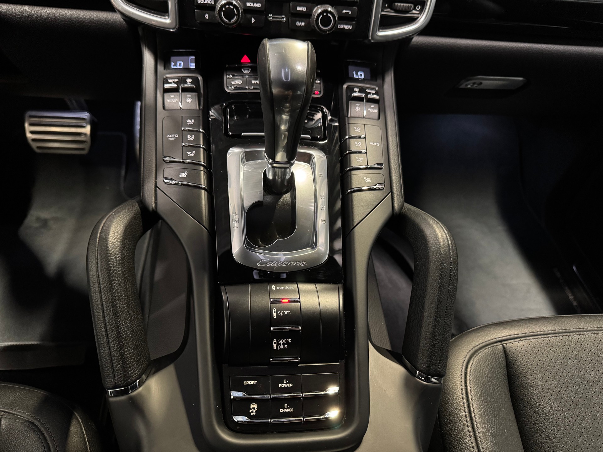 PORSCHE Cayenne S E-Hybrid (38)-image-18