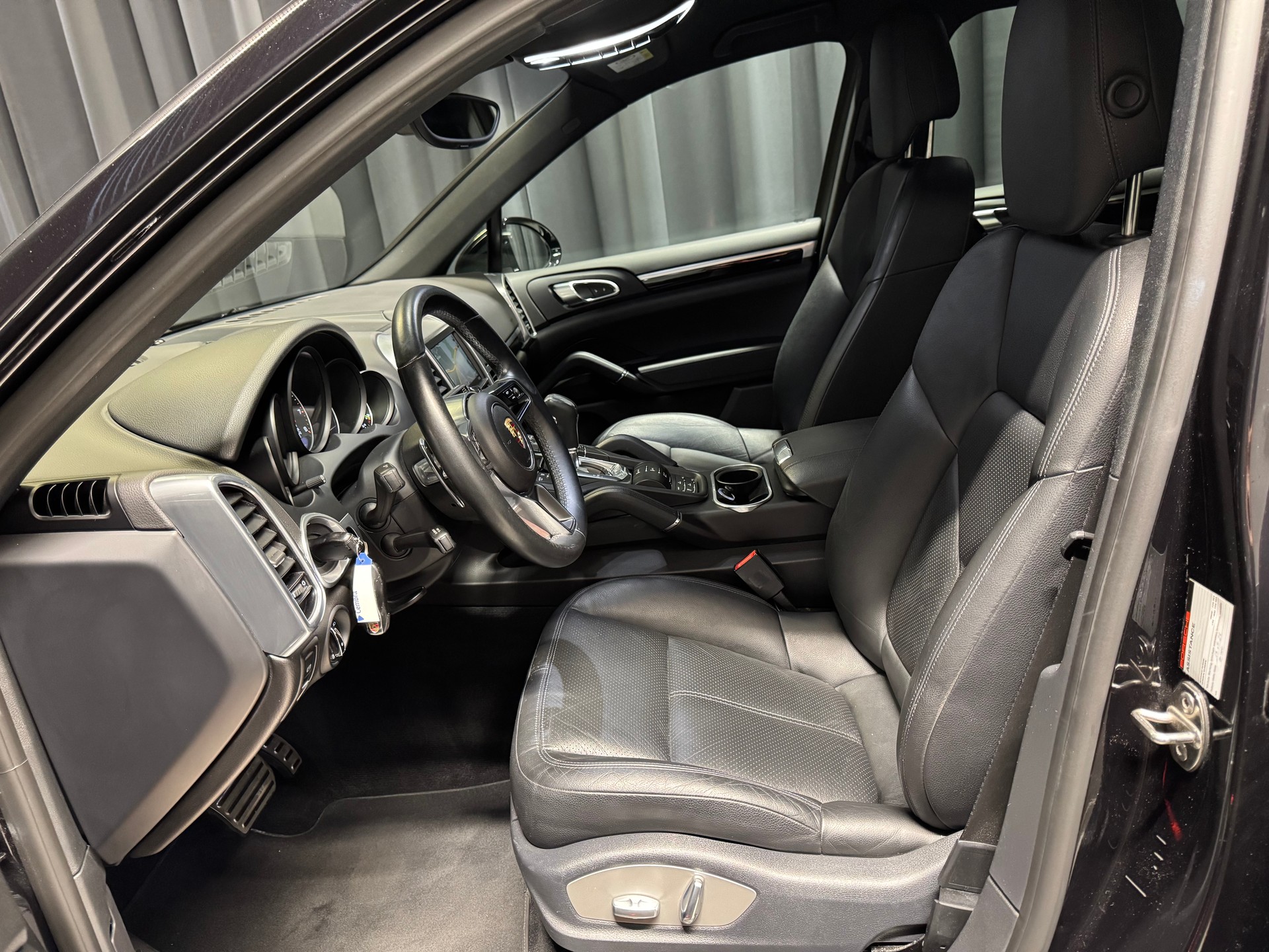 PORSCHE Cayenne S E-Hybrid (38)-image-6