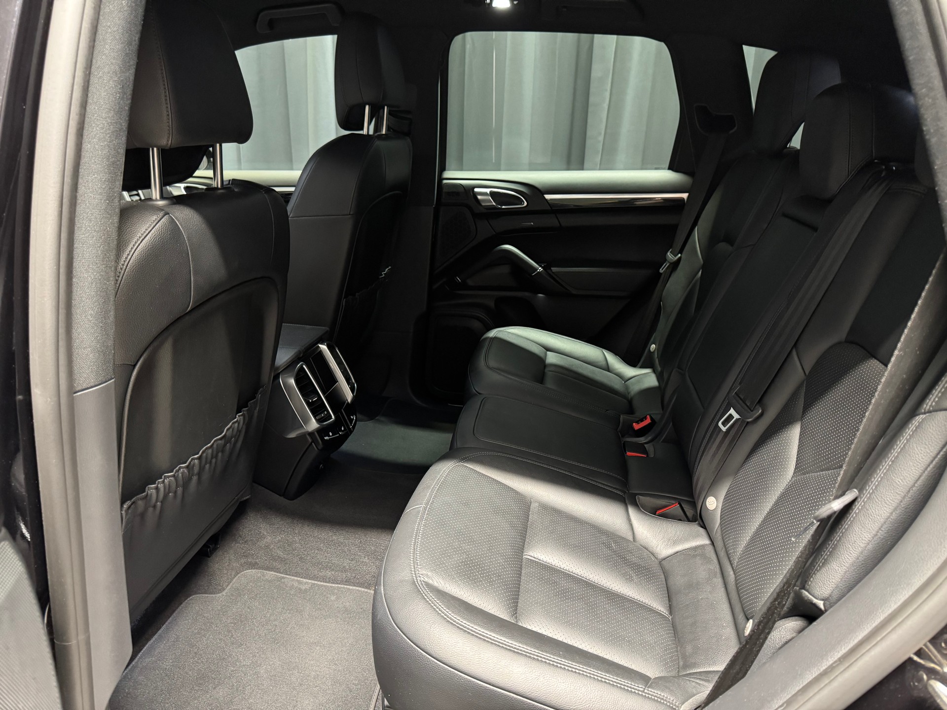 PORSCHE Cayenne S E-Hybrid (38)-image-8