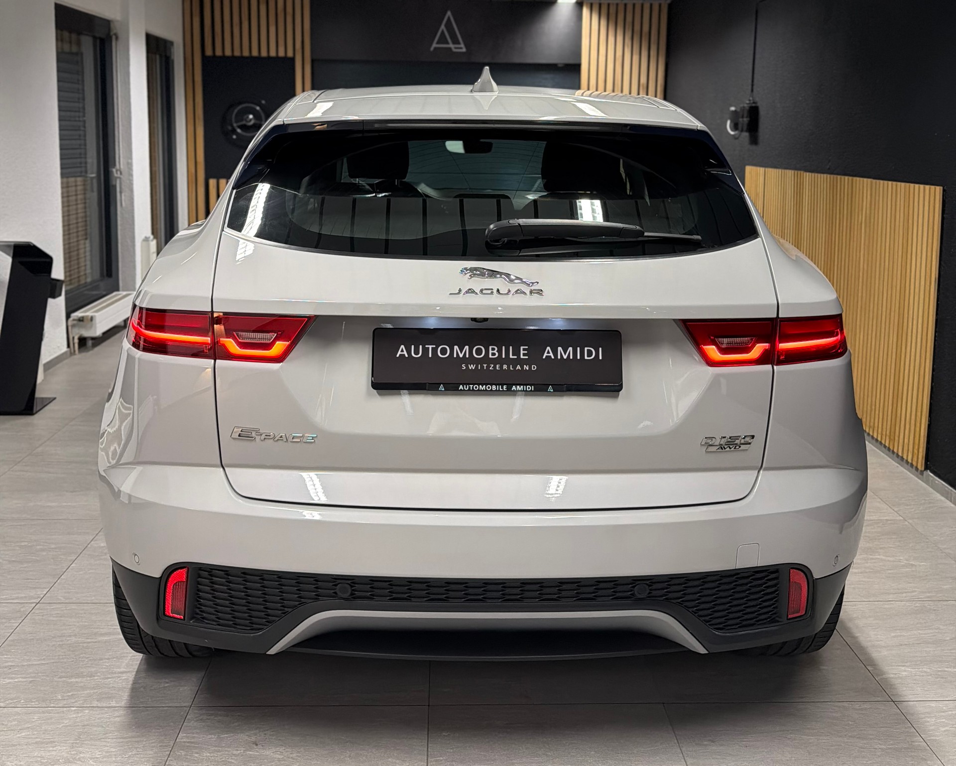 JAGUAR E-Pace 2.0d D150 AWD Automatik-showroom-element-3