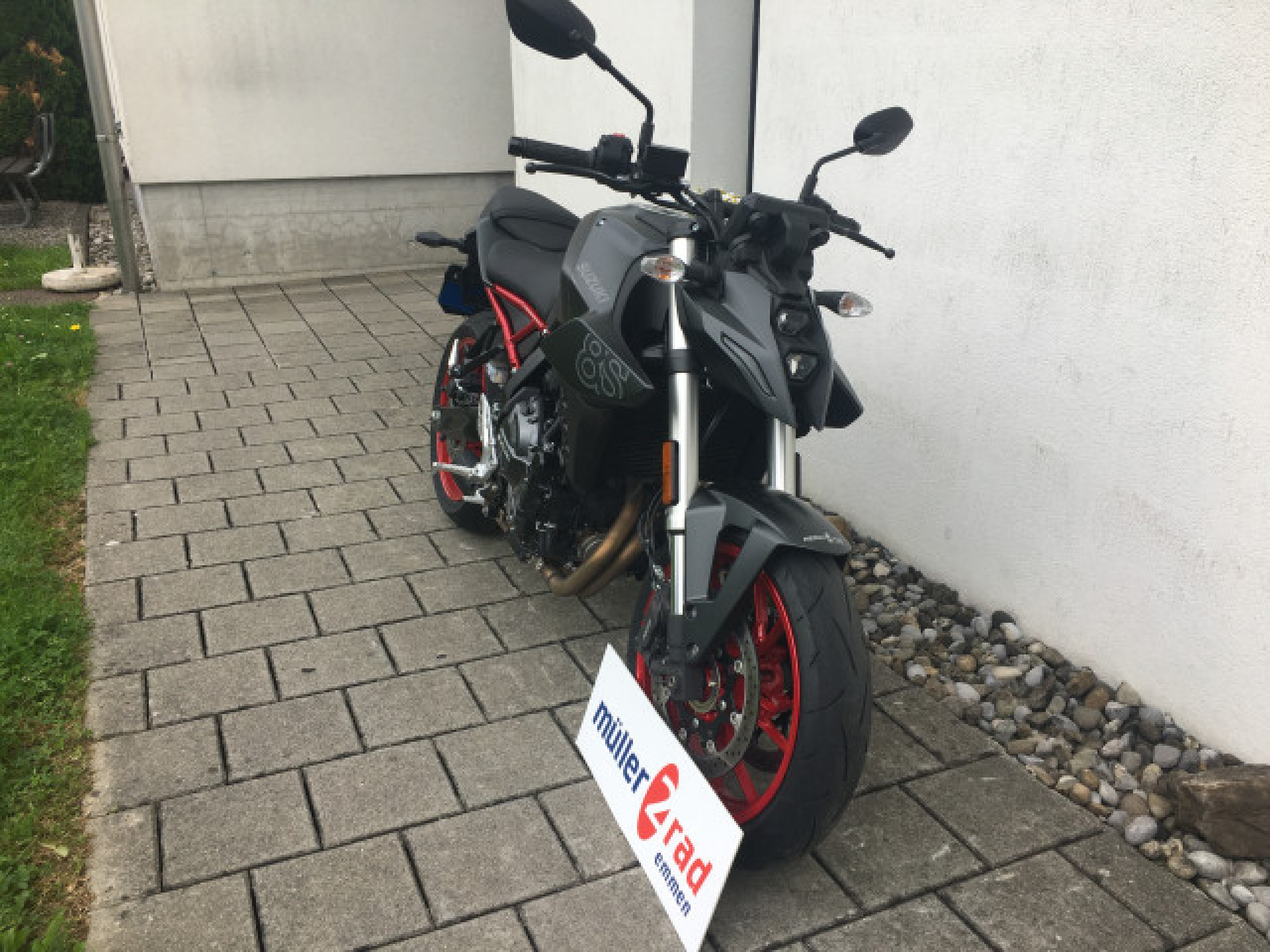SUZUKI GSX-8S-image-1