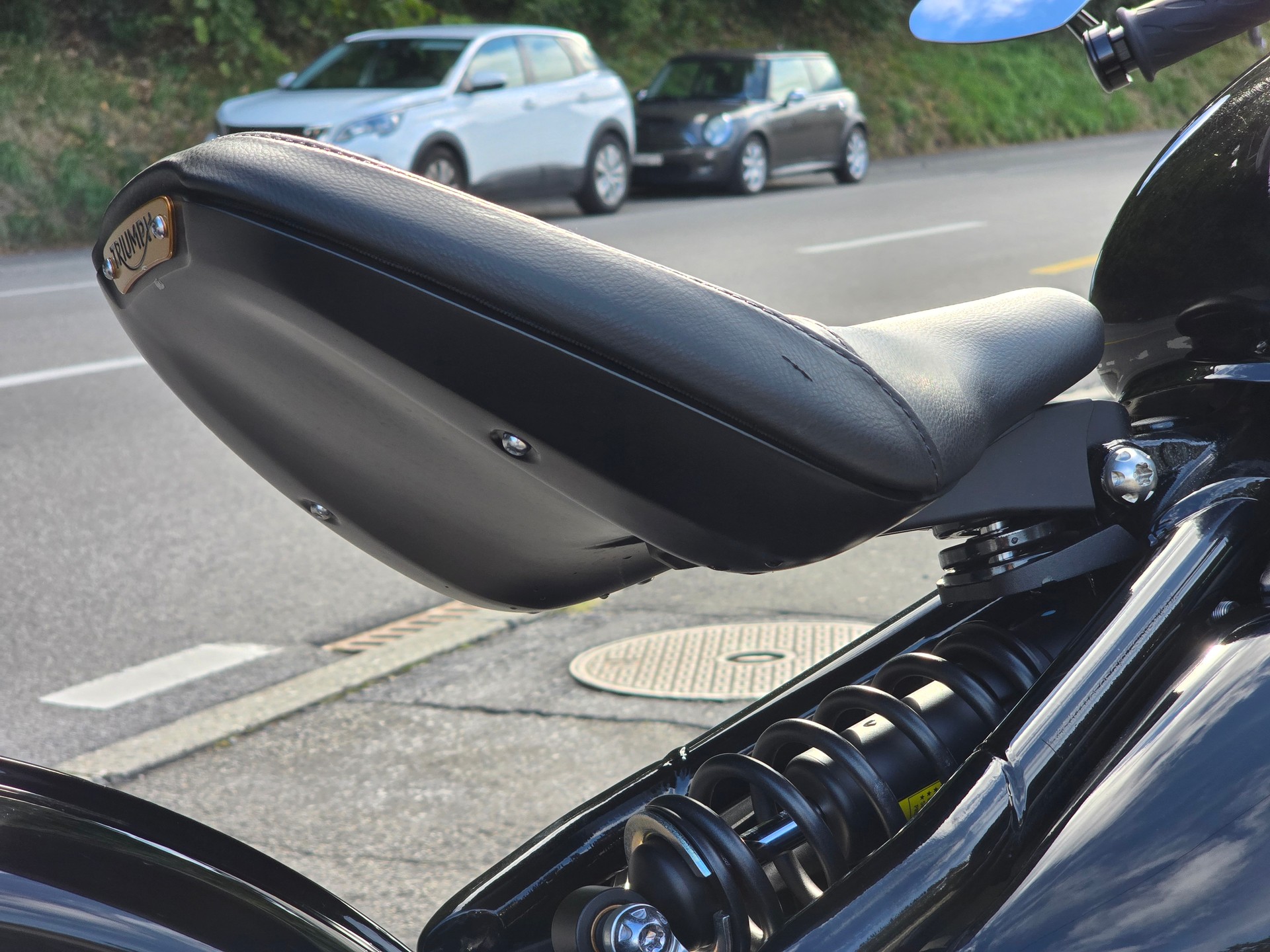TRIUMPH Bonneville 1200 Bobber-image-2