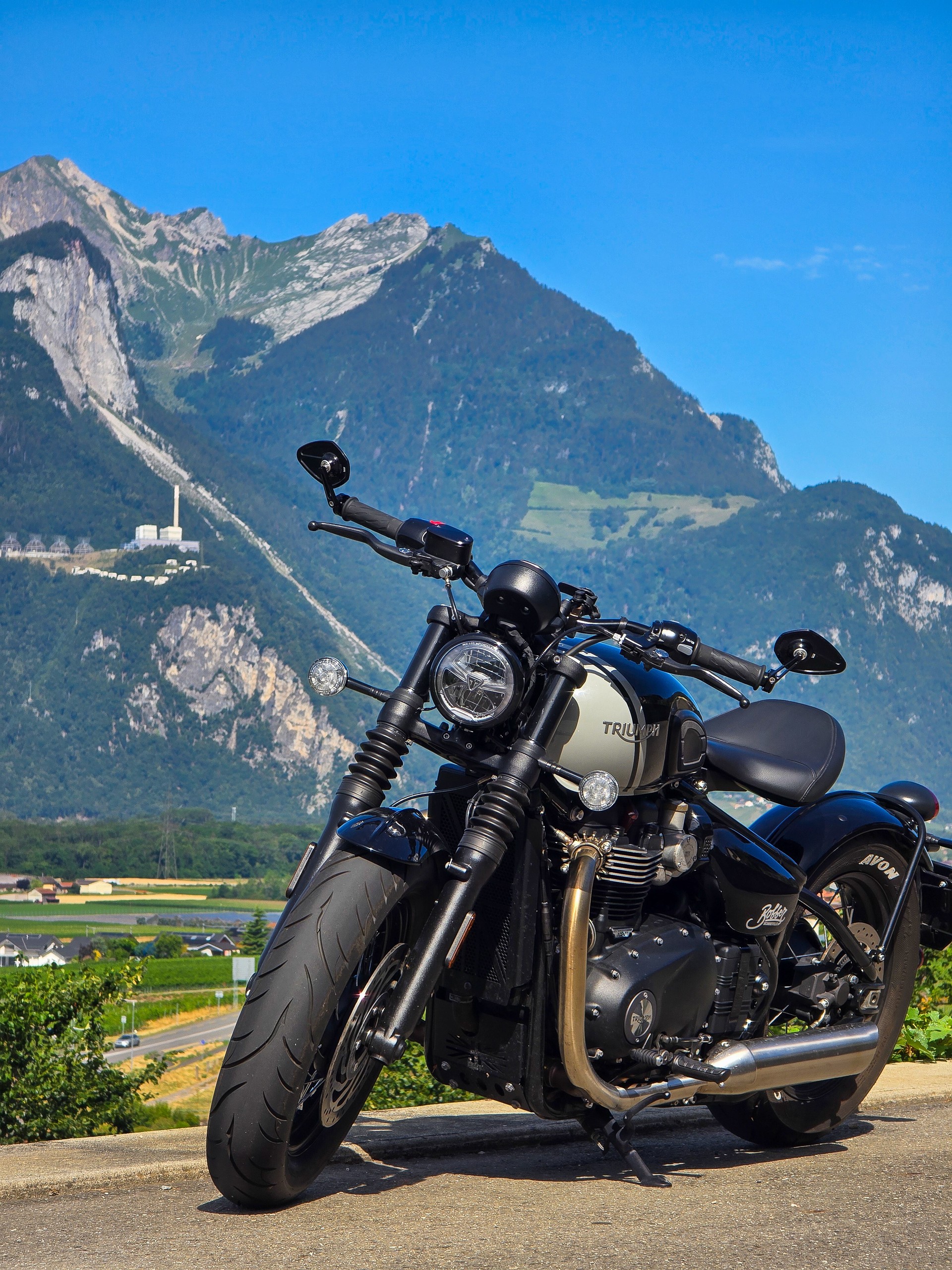 TRIUMPH Bonneville 1200 Bobber-image-0
