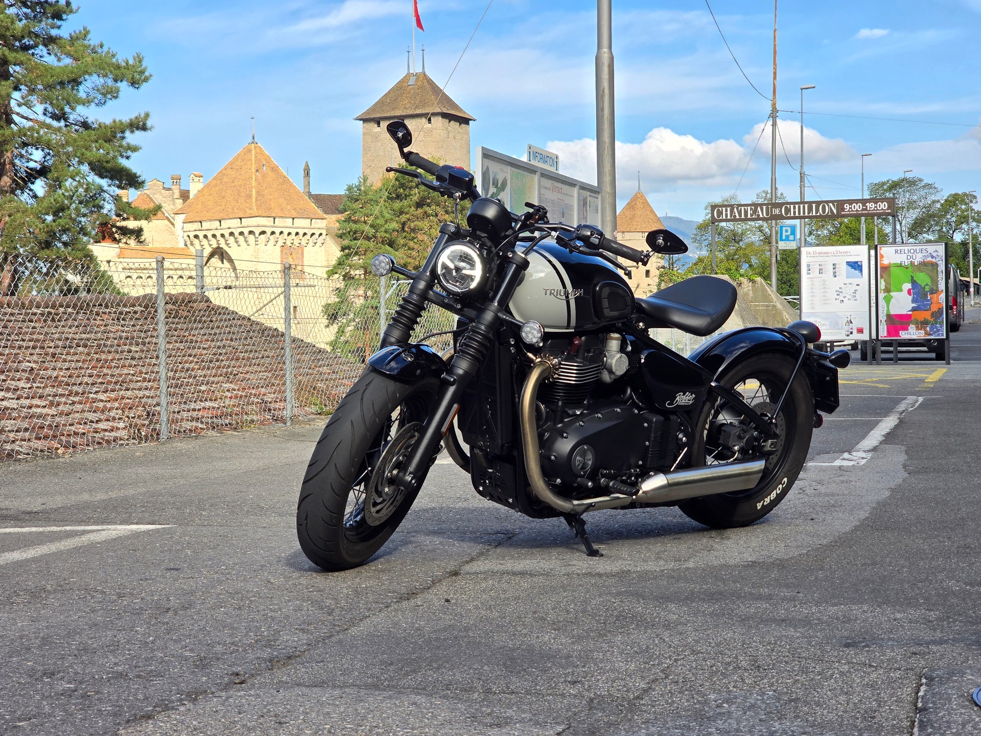 TRIUMPH Bonneville 1200 Bobber-image-1