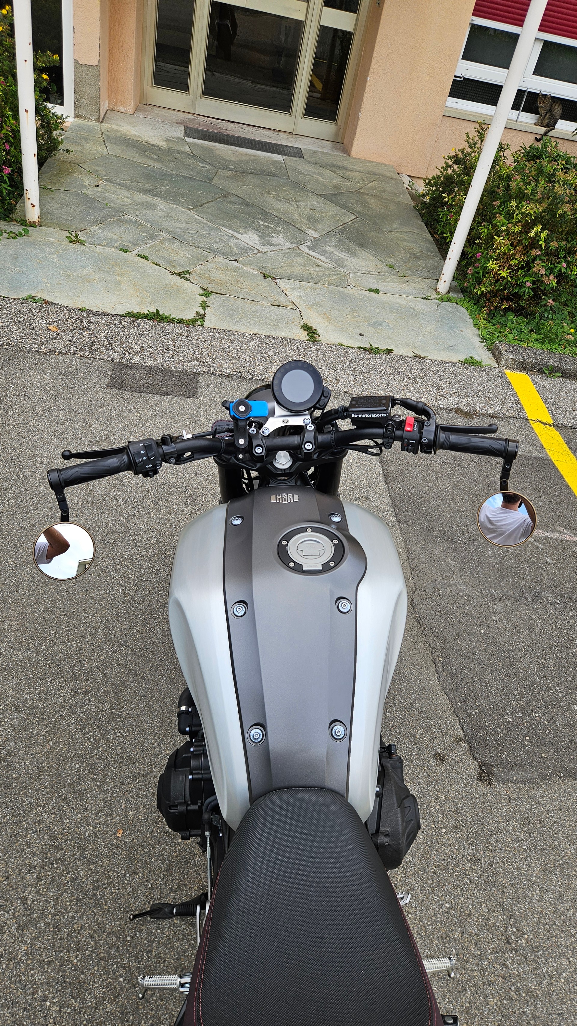 YAMAHA XSR 900-image-6