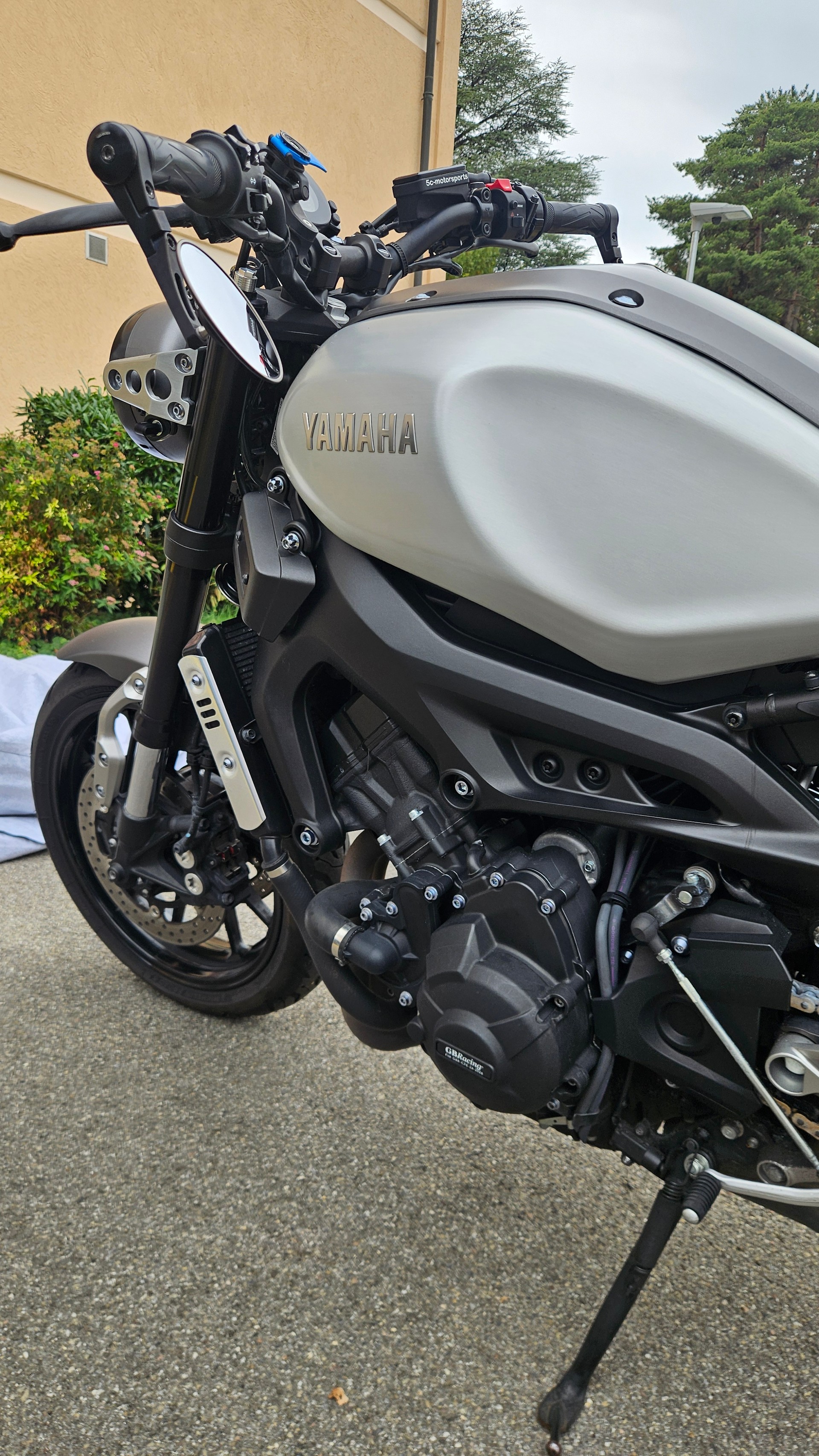 YAMAHA XSR 900-image-3