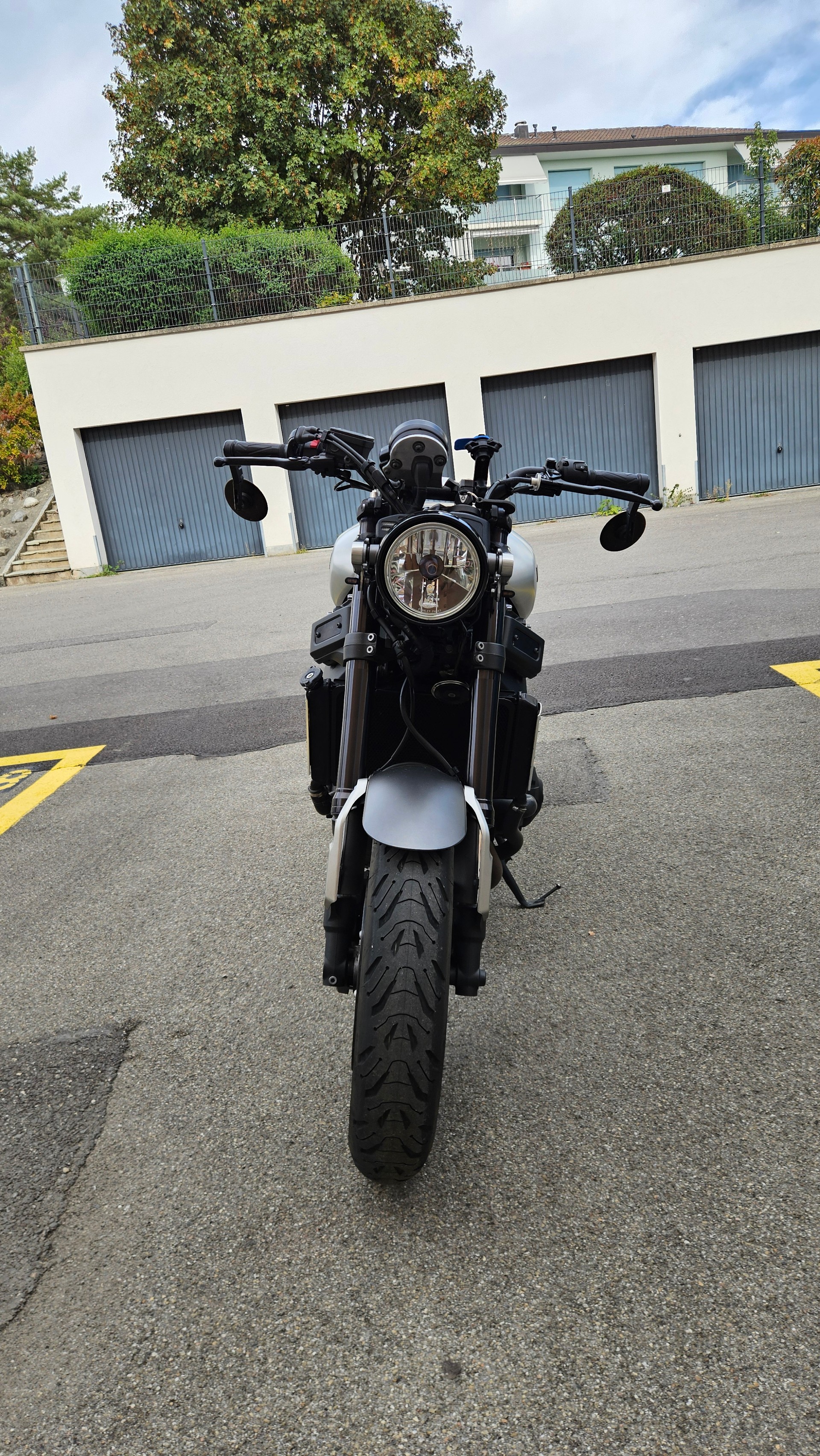 YAMAHA XSR 900-image-2