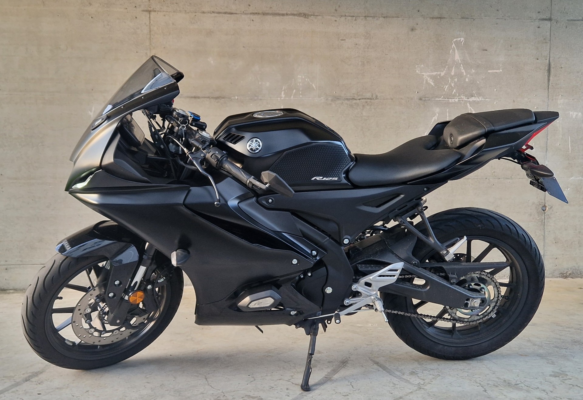 YAMAHA YZF-R 125 ABS-image-1