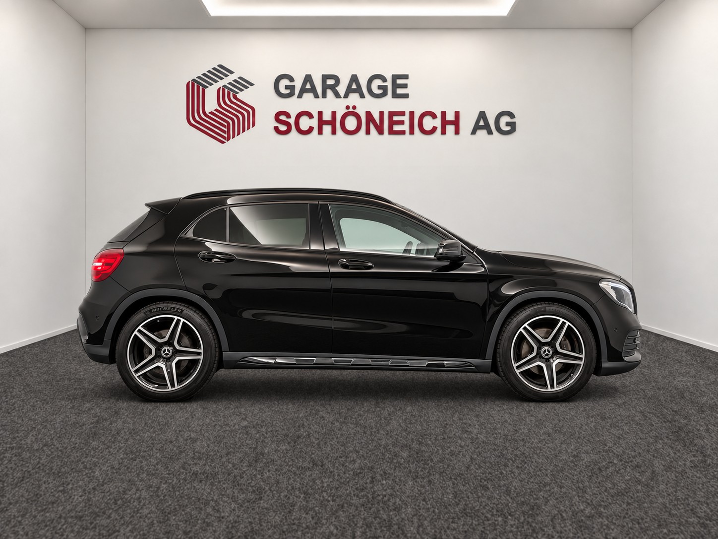 MERCEDES-BENZ GLA 220 AMG Line 4m-showroom-element-3