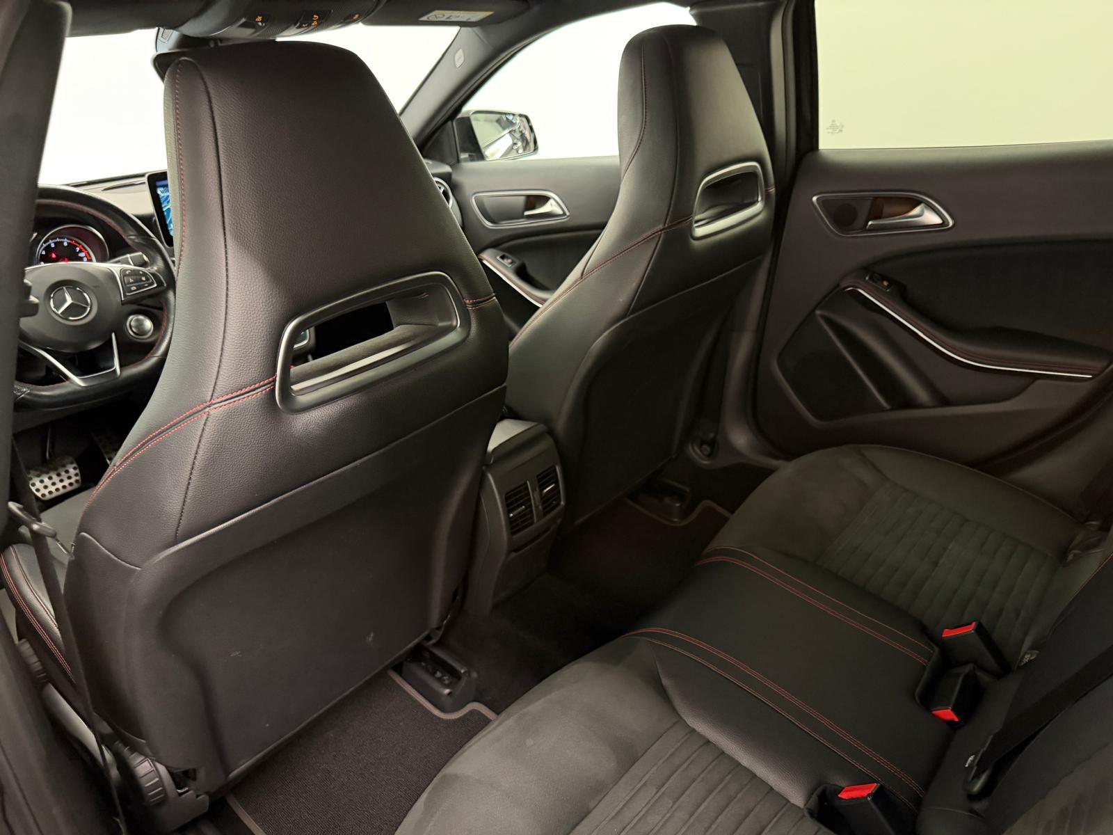 MERCEDES-BENZ GLA 220 AMG Line 4m-image-11