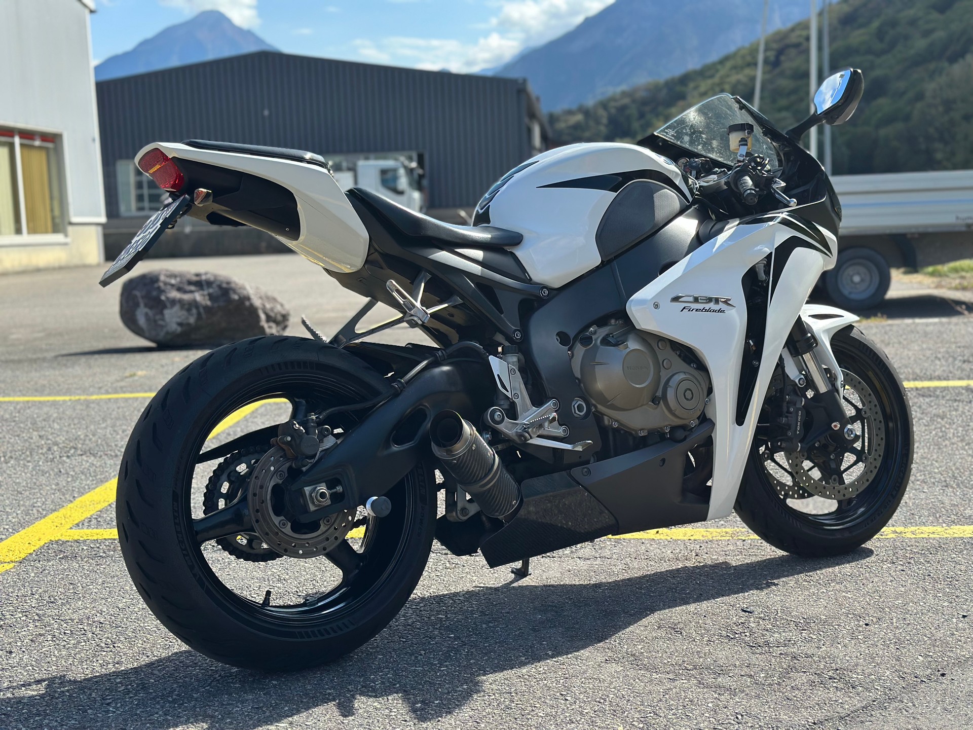 HONDA CBR 1000 RR Fireblade-image-4
