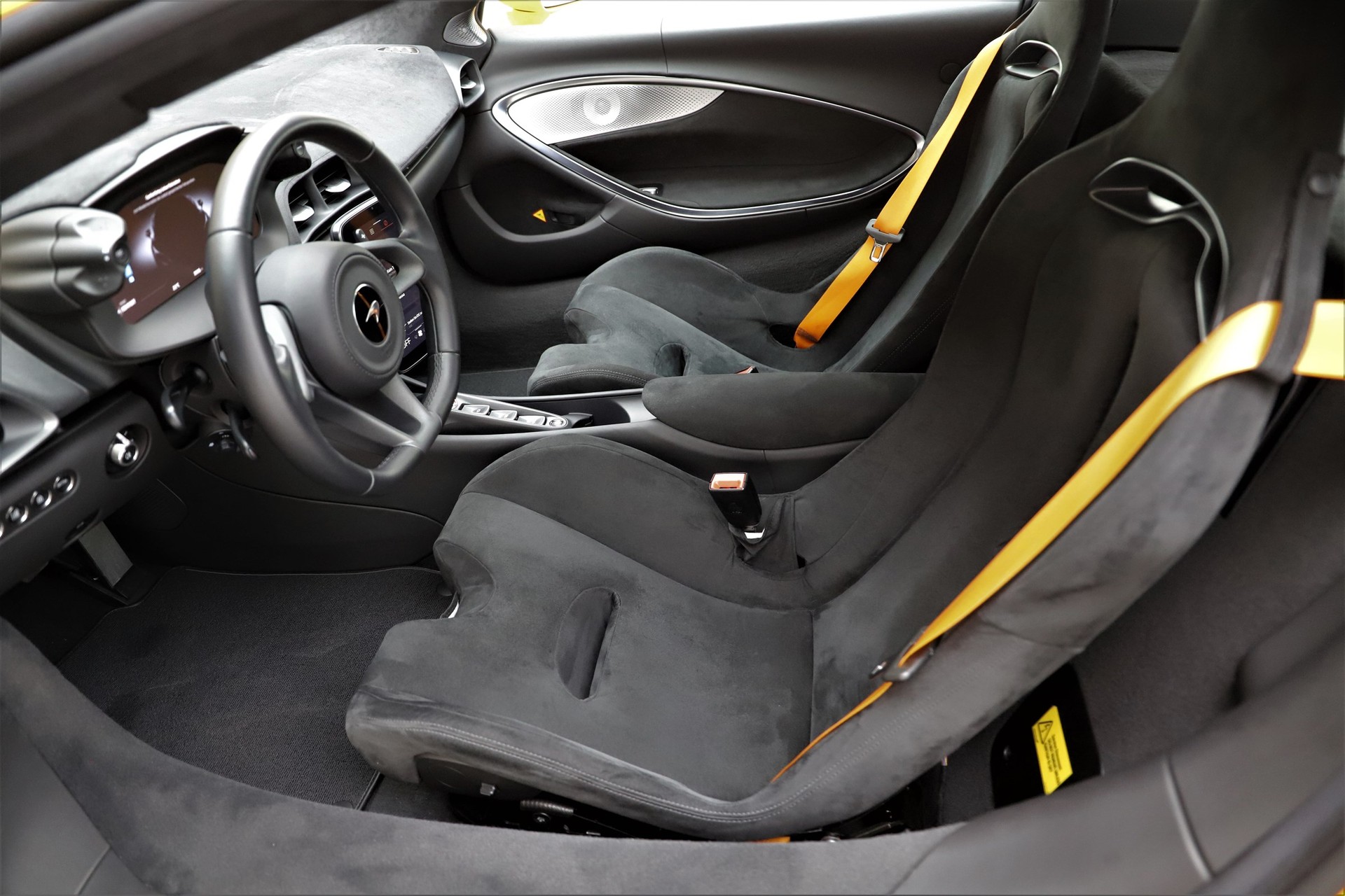 McLAREN ARTURA 3.0 V6-image-6