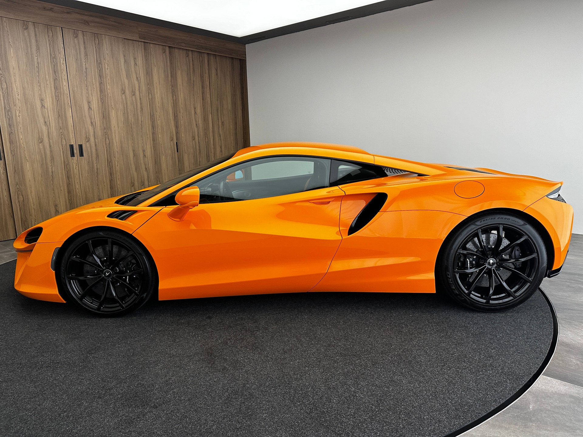 McLAREN ARTURA 3.0 V6-image-2