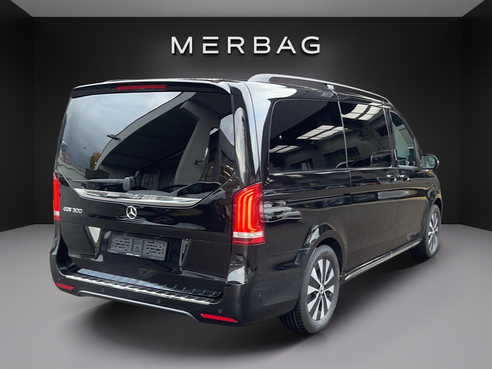 MERCEDES-BENZ EQV 300 lang-image-5