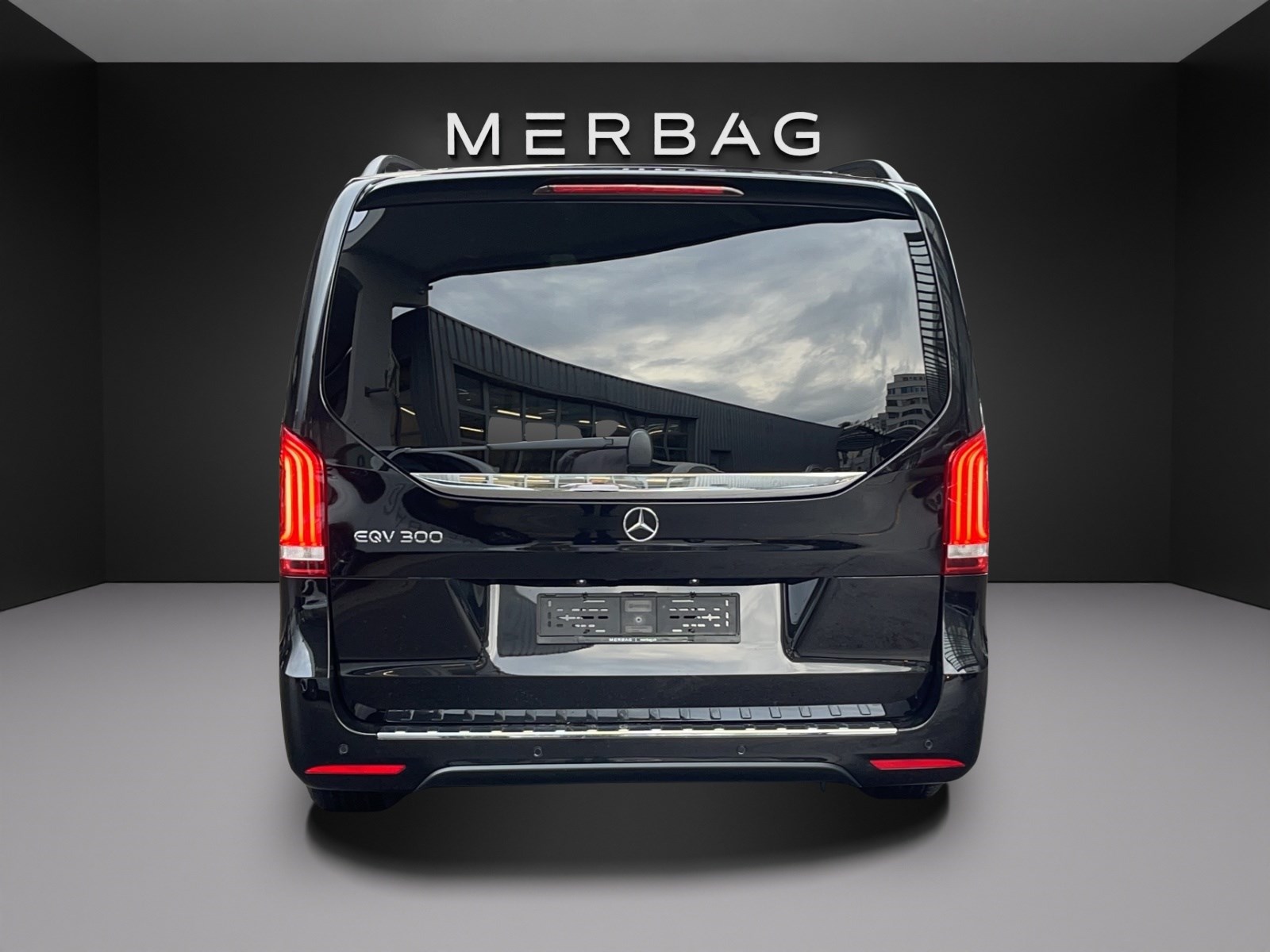 MERCEDES-BENZ EQV 300 lang-image-4
