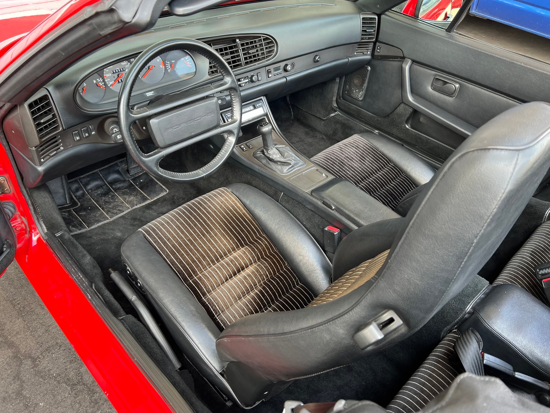 PORSCHE 944 S2 Cabriolet VETERAN-image-16