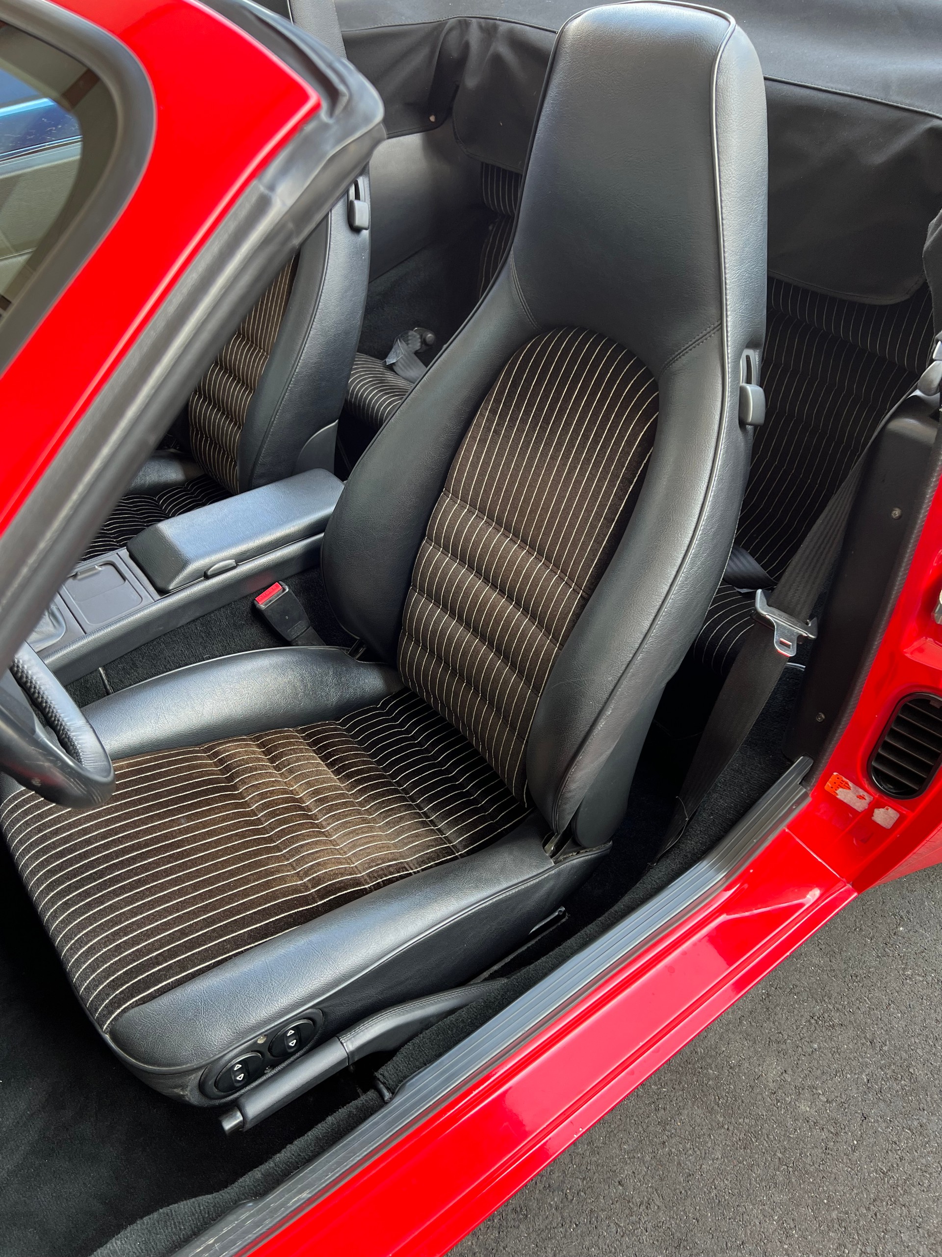 PORSCHE 944 S2 Cabriolet VETERAN-image-18