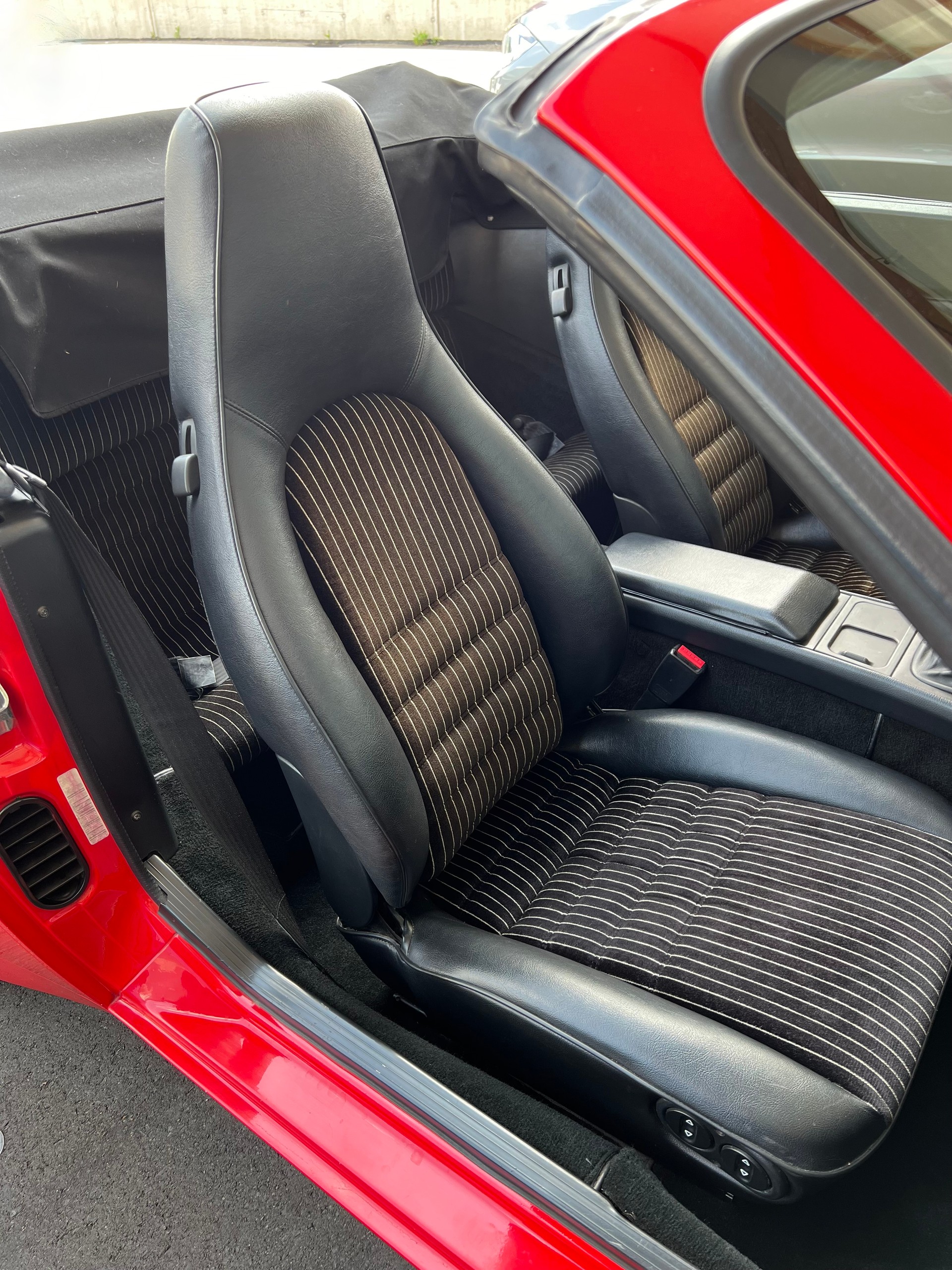 PORSCHE 944 S2 Cabriolet VETERAN-image-25