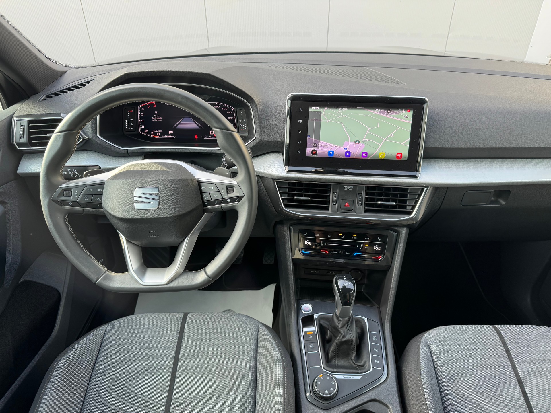 SEAT Tarraco 2.0TSI Style 4Drive DSG*7-PLÄTZER*NUR 19'000 KM*TOP AUSSTATTUNG*-image-4