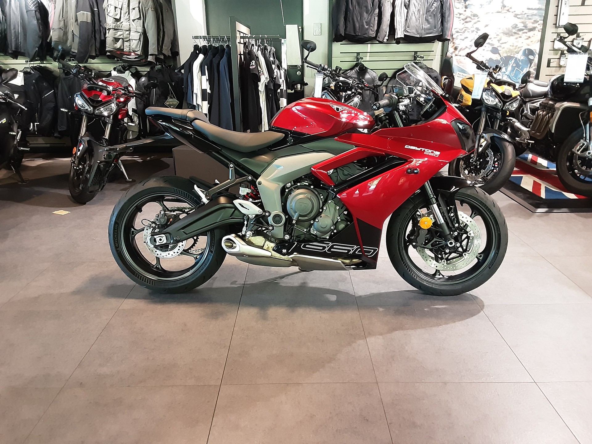 TRIUMPH Daytona 660