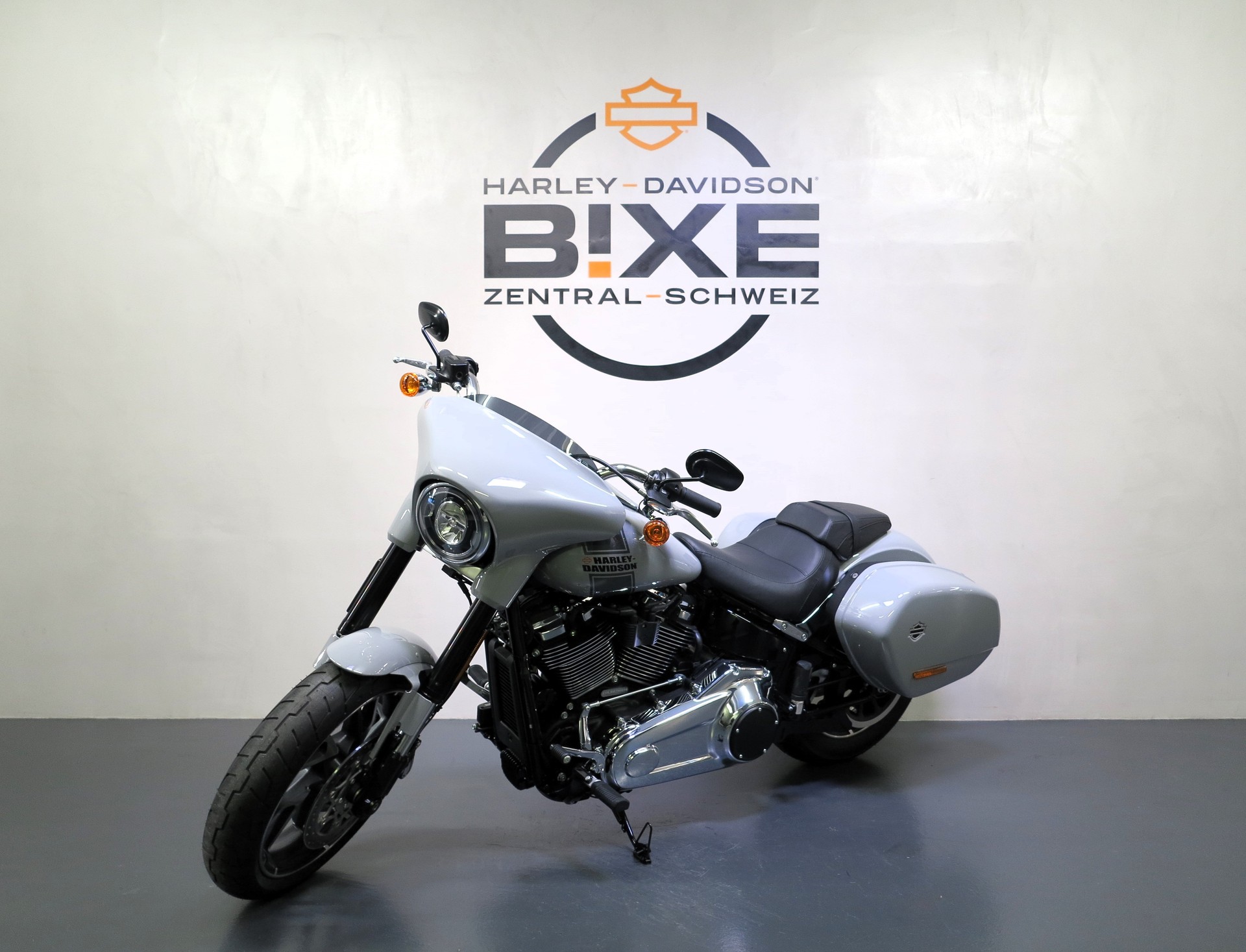 HARLEY-DAVIDSON FLSB Sport Glide 107-image-1