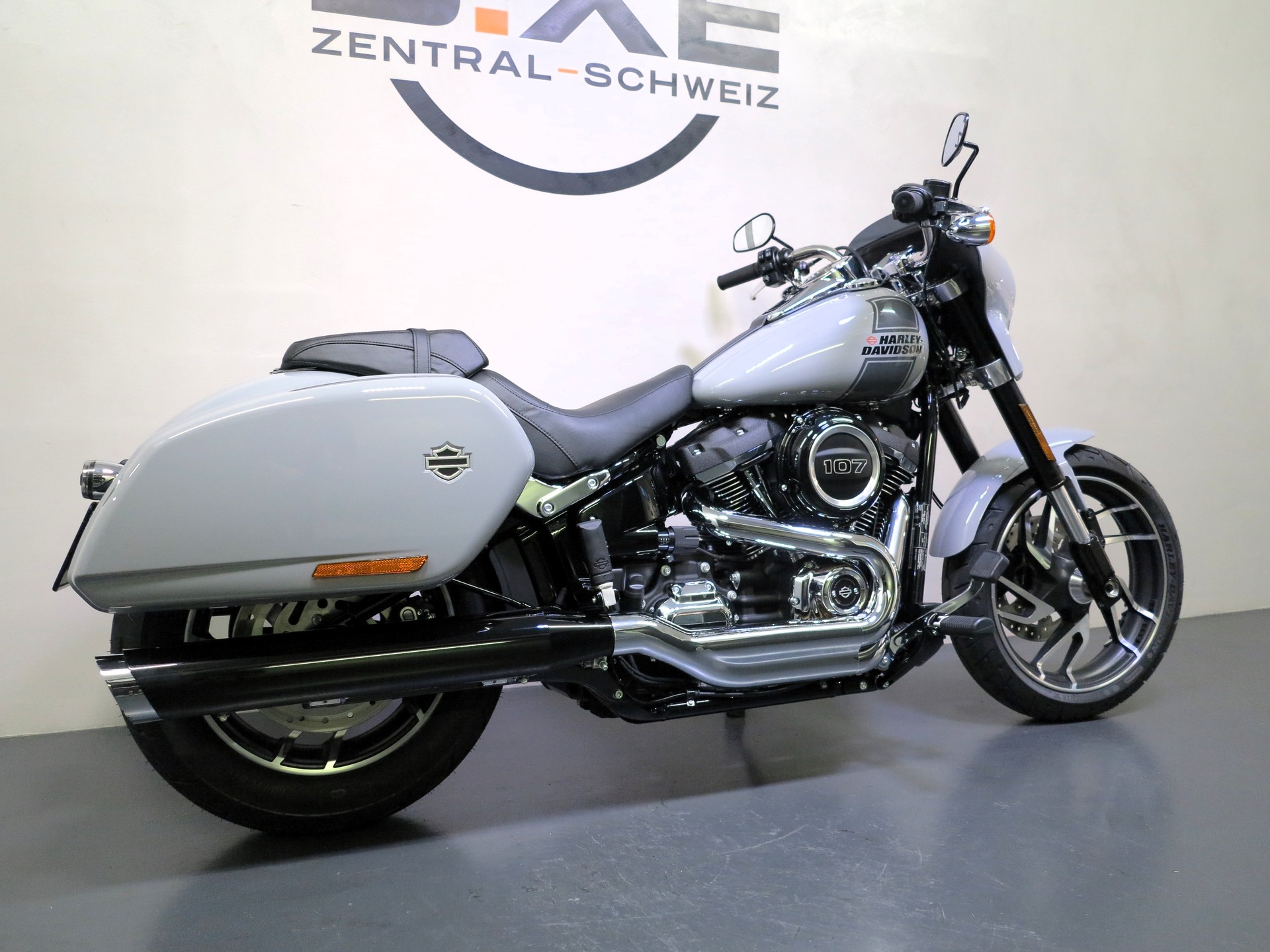 HARLEY-DAVIDSON FLSB Sport Glide 107-image-8