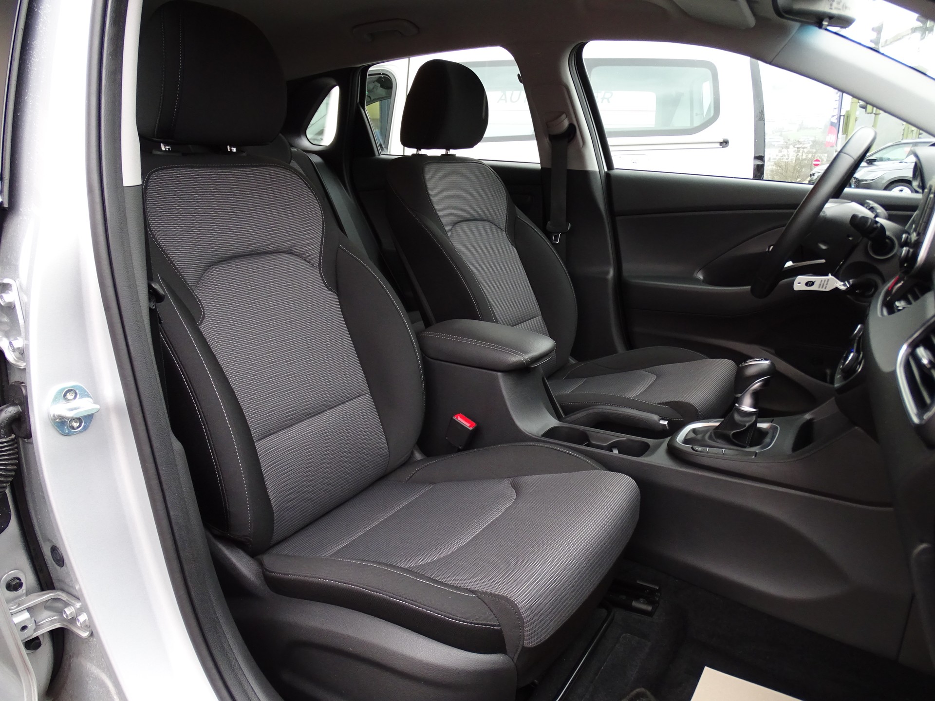 HYUNDAI i30 1.4 Pica-image-23