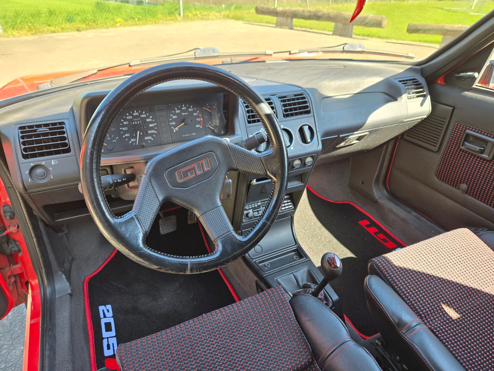 PEUGEOT 205 1.9 GTi-image-11