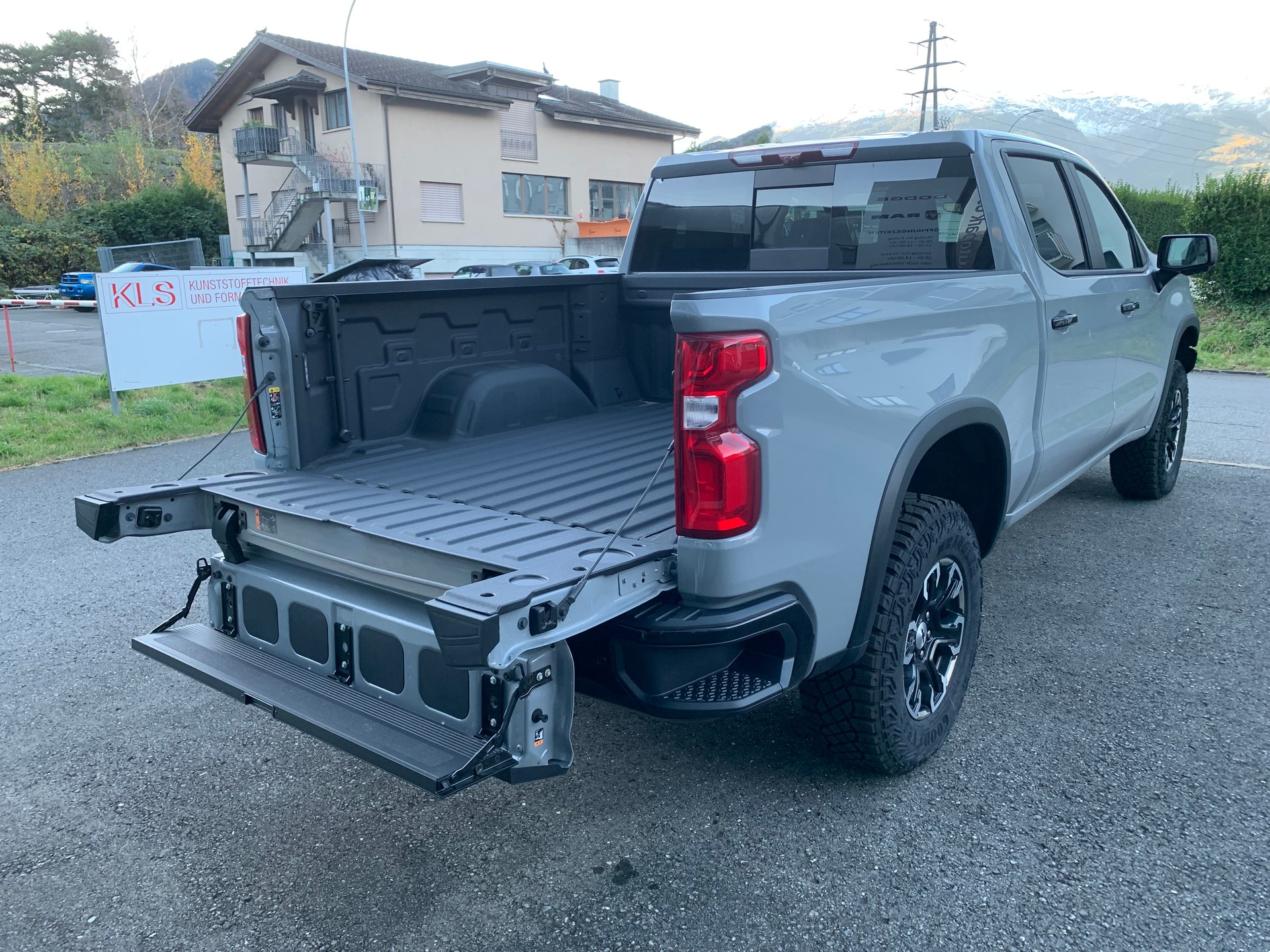 CHEVROLET Silverado Crew Cab 1500 ZR2 6.2l V8 4WD MY25-image-3