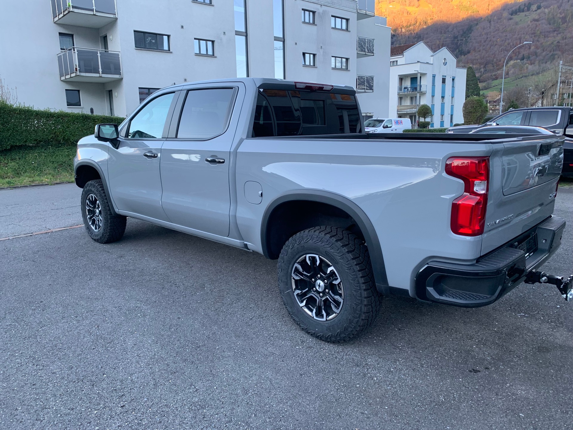 CHEVROLET Silverado Crew Cab 1500 ZR2 6.2l V8 4WD MY25-image-2
