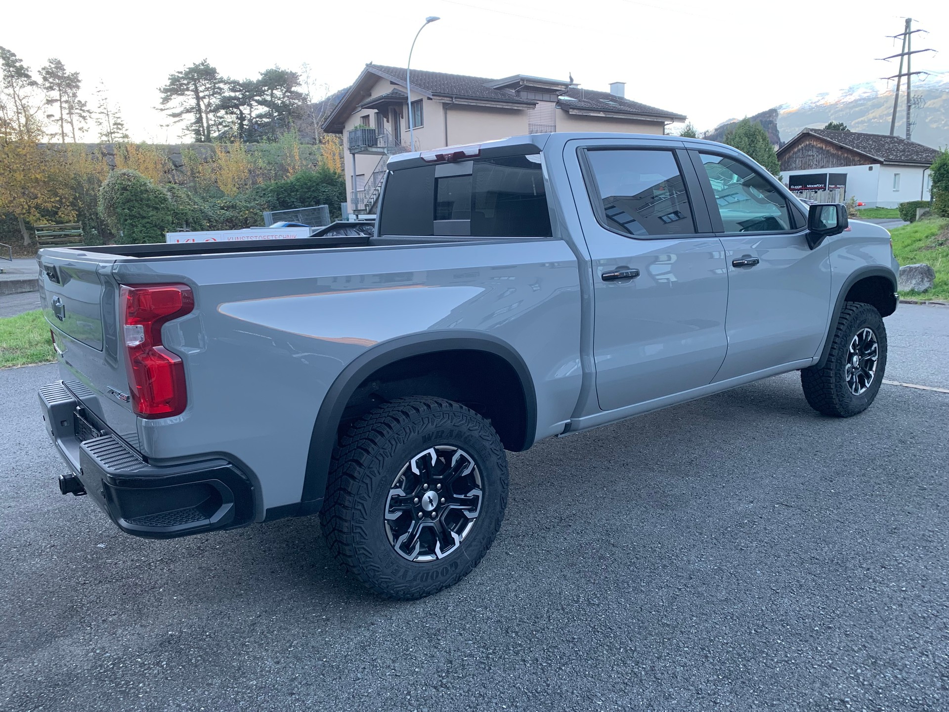 CHEVROLET Silverado Crew Cab 1500 ZR2 6.2l V8 4WD MY25-image-4
