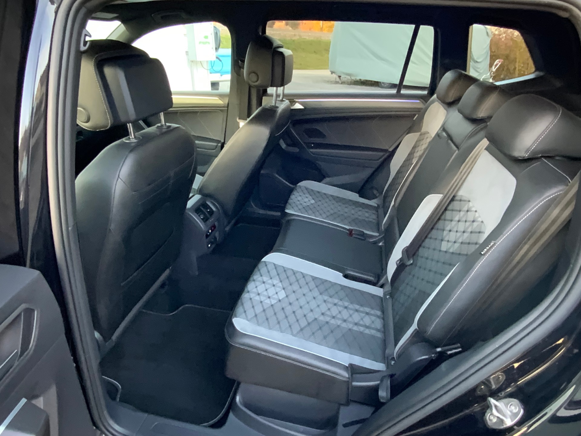 VW Tiguan Allspace 2.0 TDI SCR R-Line 4Motion DSG-image-9