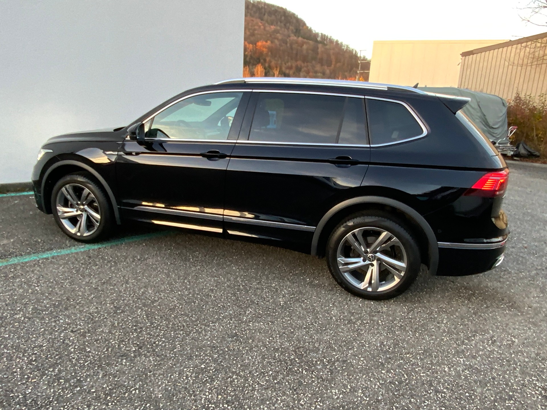 VW Tiguan Allspace 2.0 TDI SCR R-Line 4Motion DSG-image-4