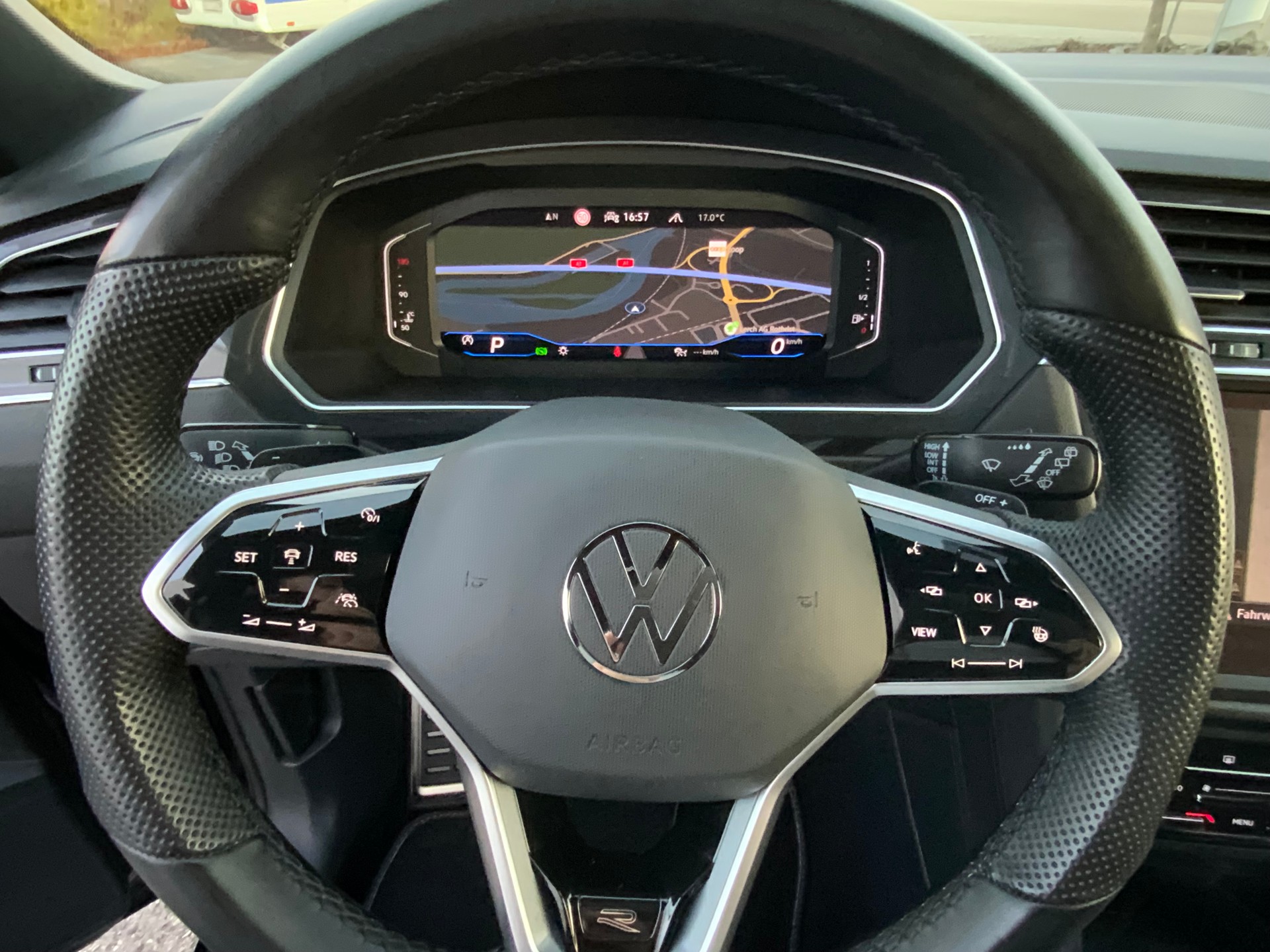 VW Tiguan Allspace 2.0 TDI SCR R-Line 4Motion DSG-image-13