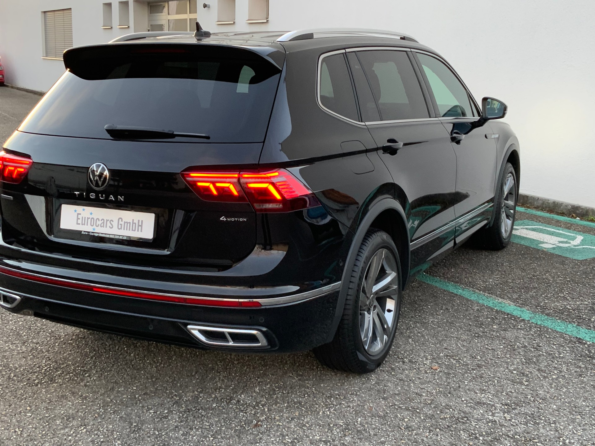 VW Tiguan Allspace 2.0 TDI SCR R-Line 4Motion DSG-image-5
