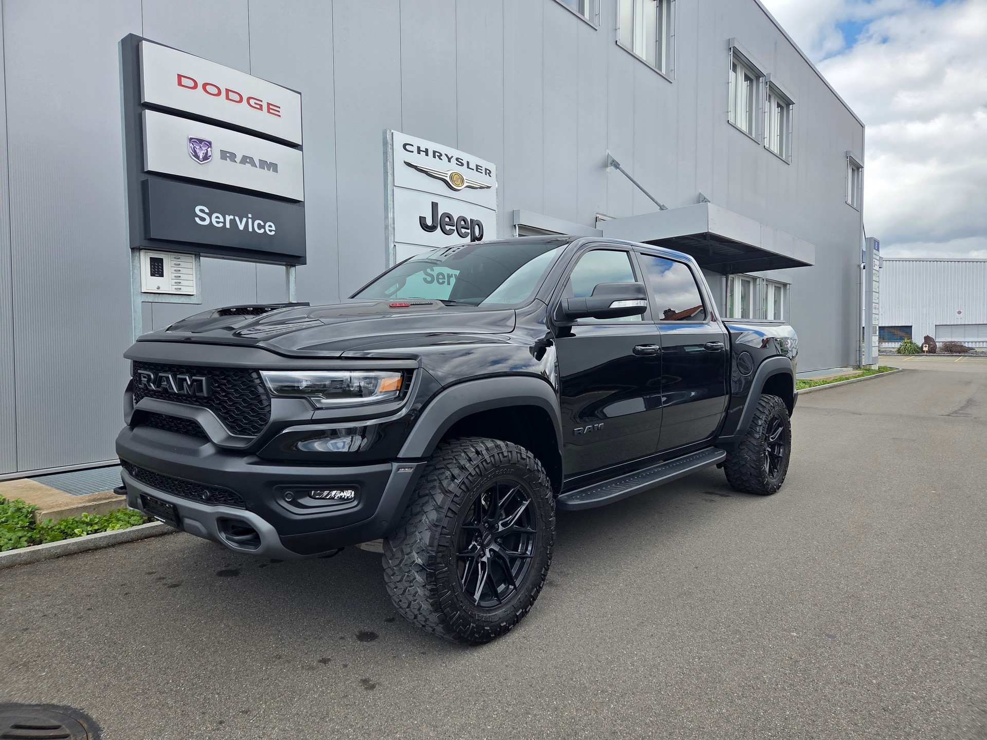DODGE Ram 1500 6.2 V8 4x4 TRX Level 2 / 711 PS / 3.5T AHK-showroom-element-1