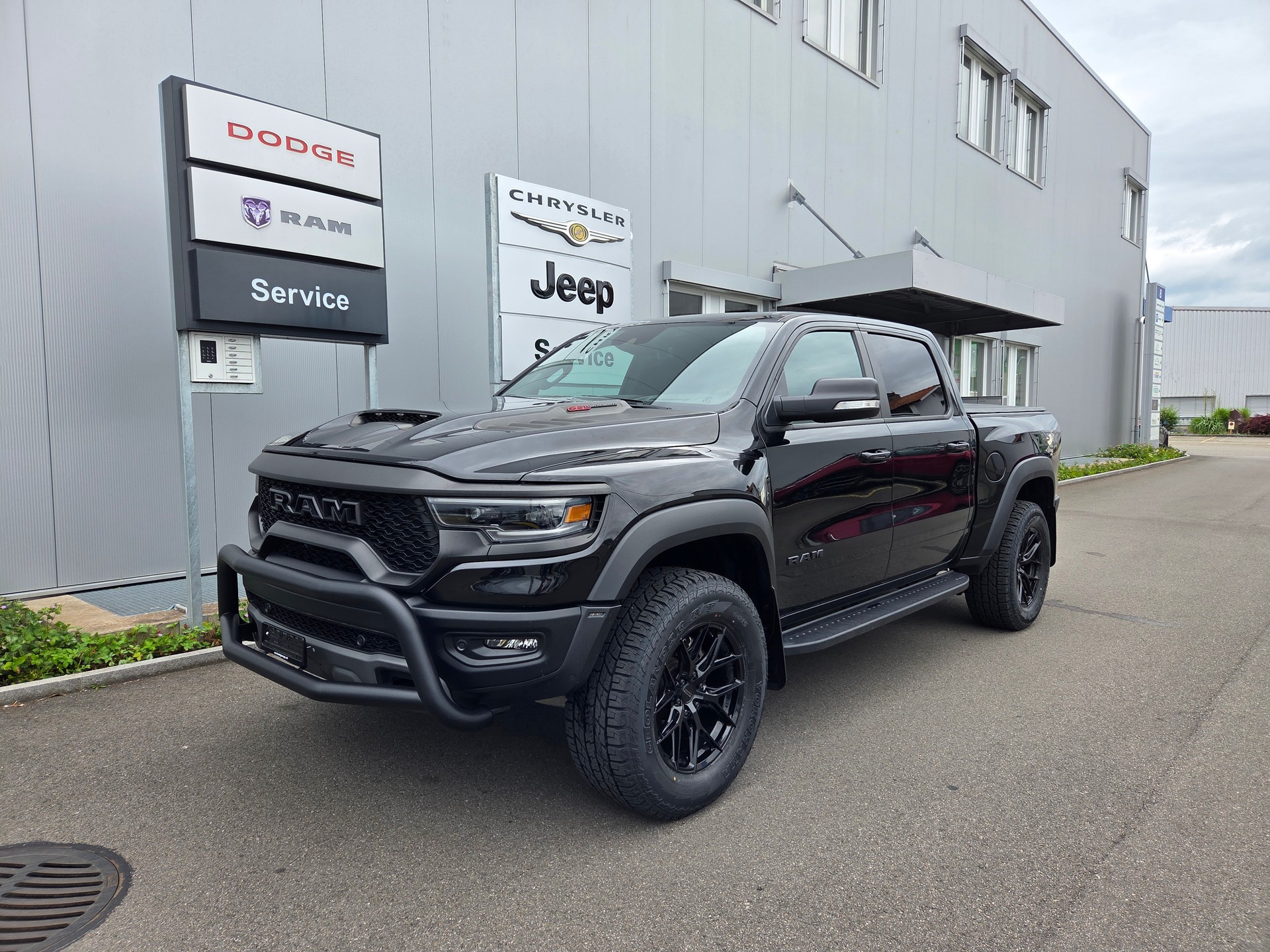 DODGE Ram 1500 6.2 V8 4x4 TRX Level 2 / 711 PS / 3.5T AHK-showroom-element-1
