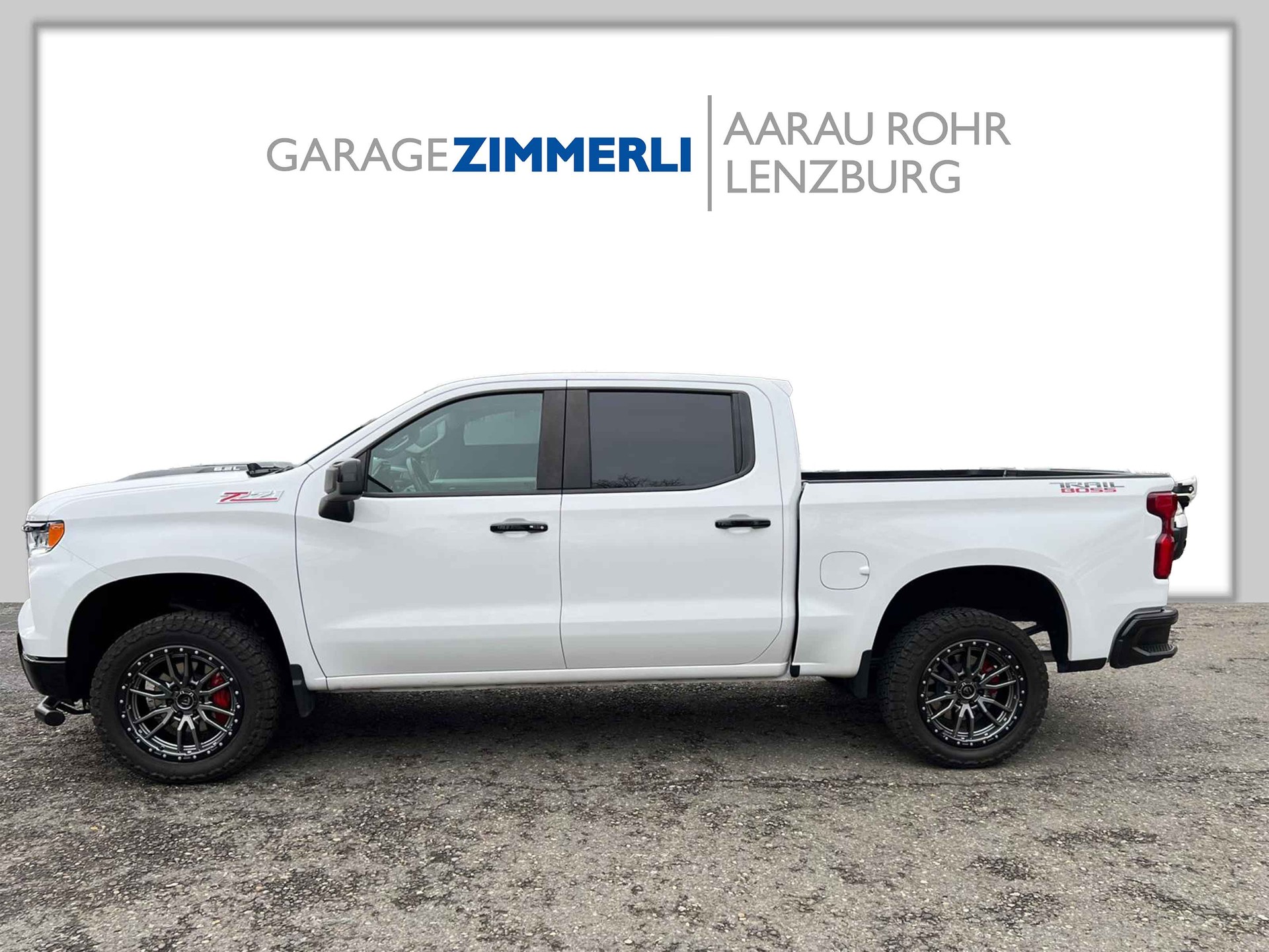 CHEVROLET Silverado 1500 LT Trail Boss-showroom-element-3