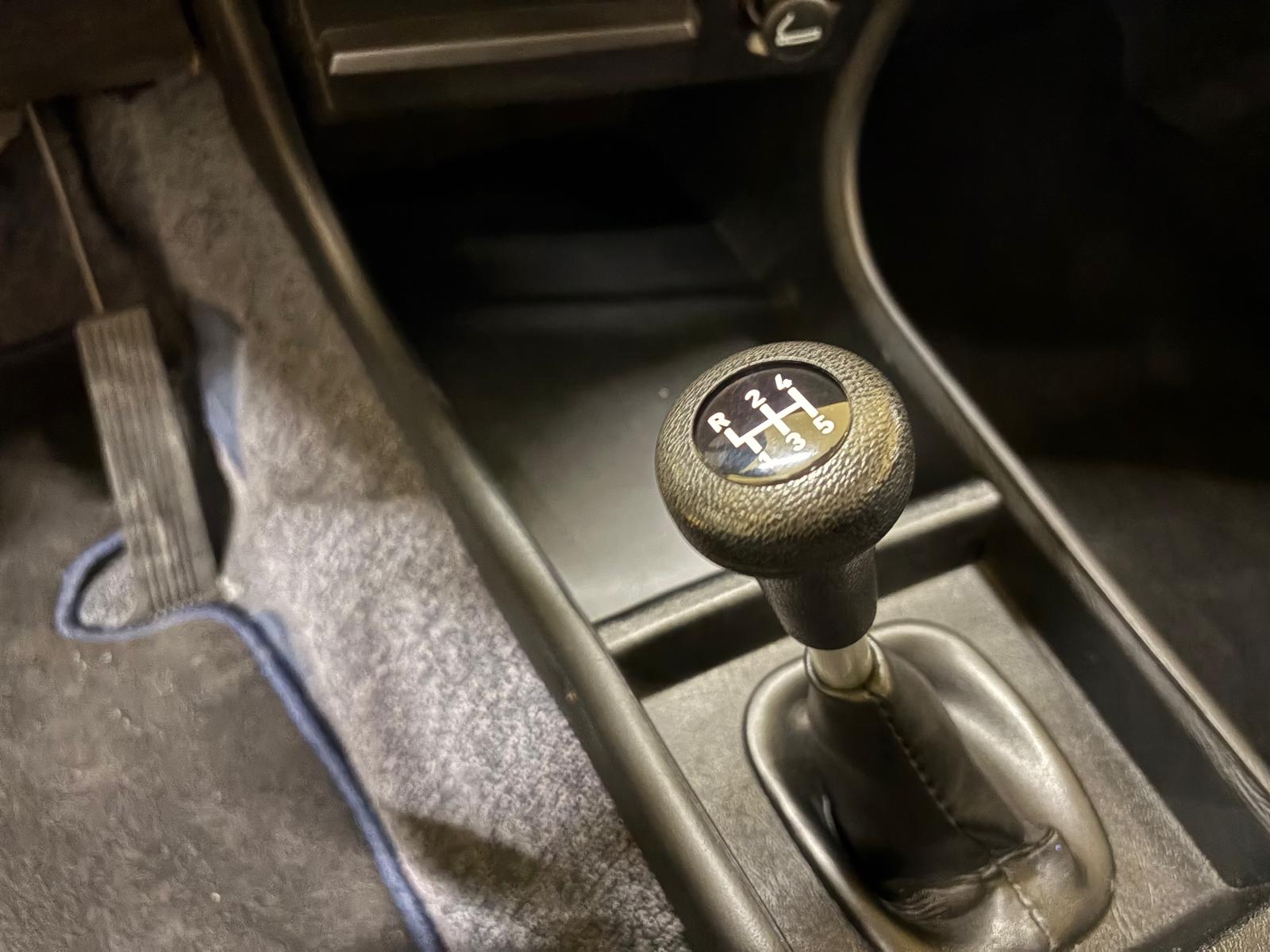 BMW 323-image-4