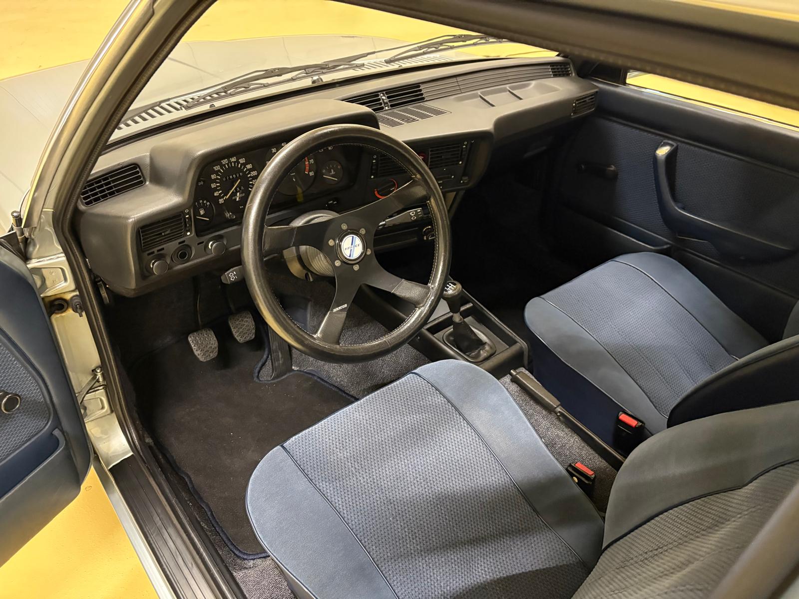 BMW 323-image-2