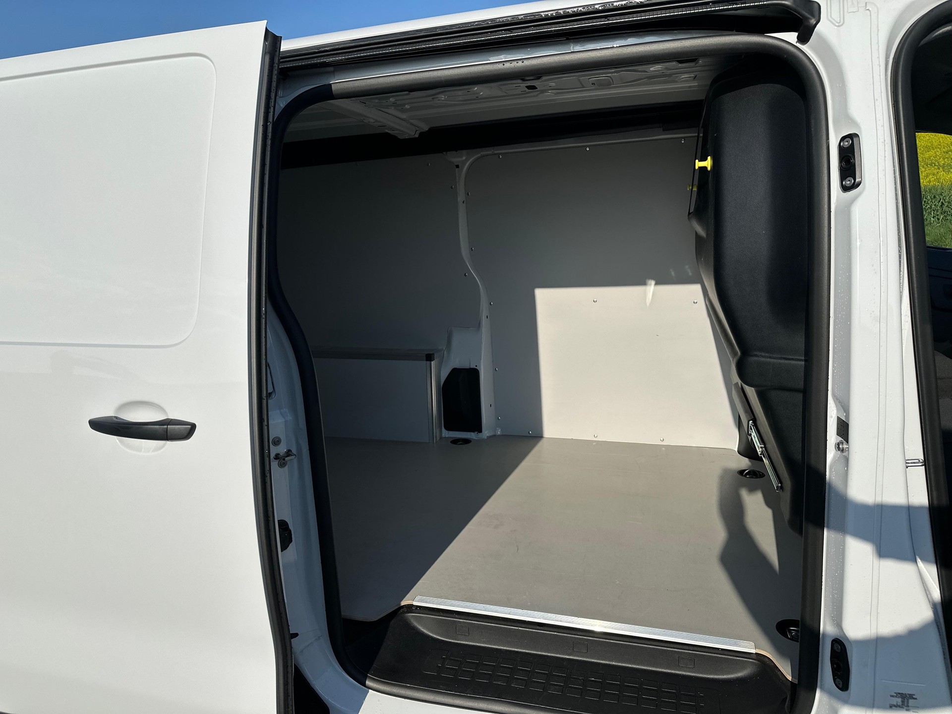 OPEL Vivaro Cargo 2.0 D s/s XL EN Aut.-image-10