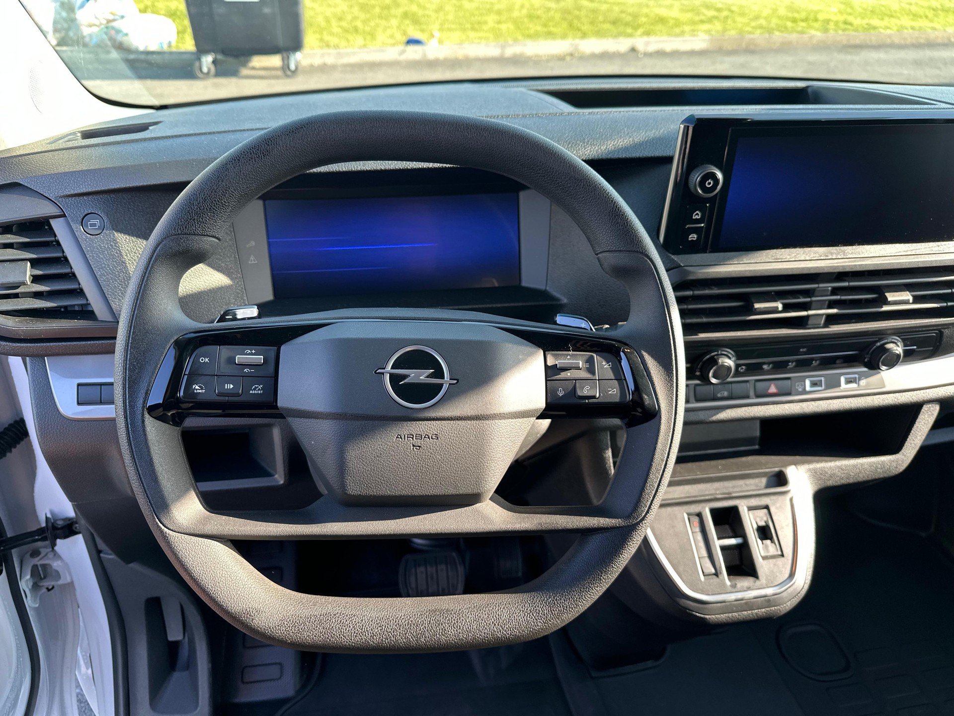 OPEL Vivaro Cargo 2.0 D s/s XL EN Aut.-showroom-element-2